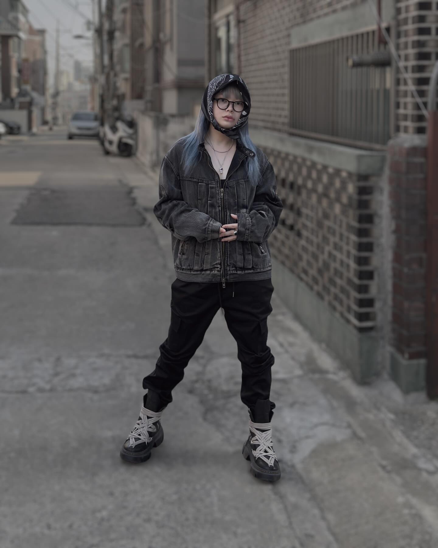 더워도 블랙 포기모태 😵‍💫🥷🏿

ACC nonenon_official ✔️
TODAM X BIG HEAD_NEC 착용

#NONENON #논논 #블랙룩 #blackoutfit #rickowens