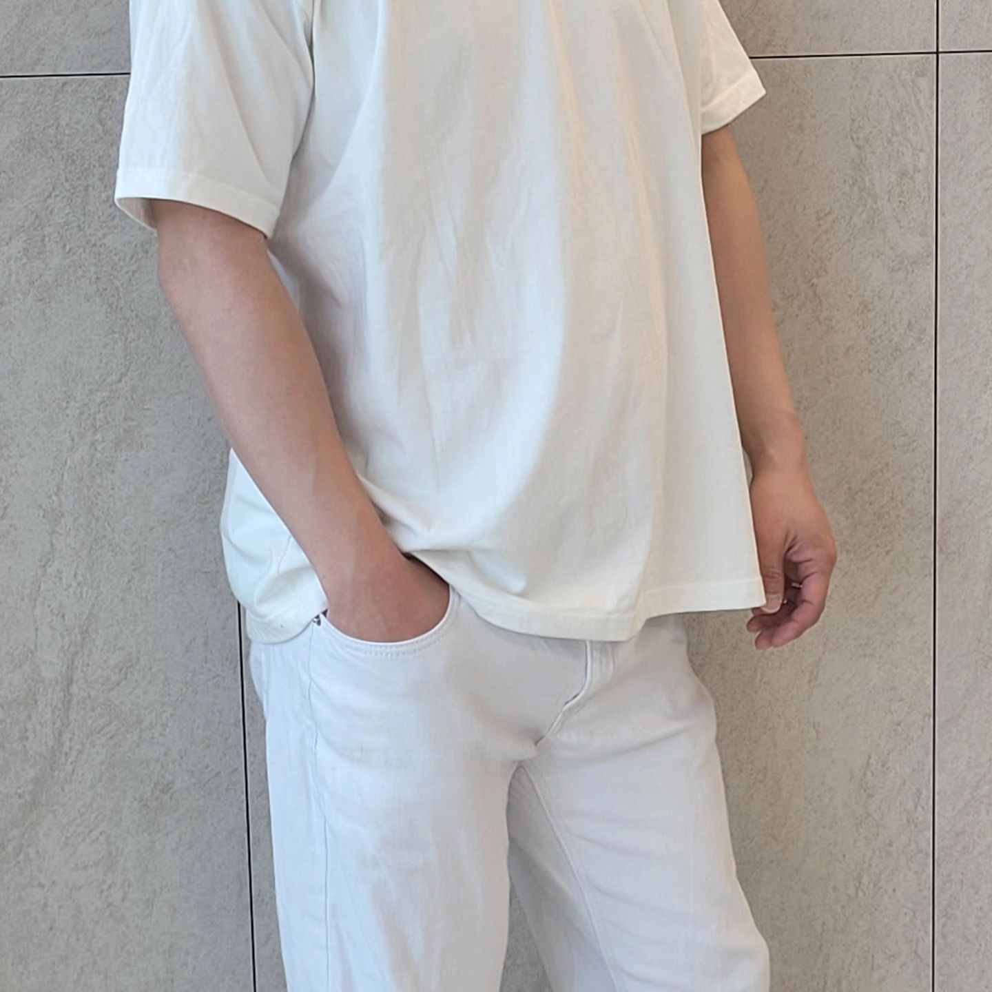날씨가 더운날에 시원한 소재로 입을 수 있는 부드러운 티셔츠
구김이 덜한 기능성소재로 부담없이 스타일링 가능한데요.
여러번 세탁해서 입어봐도 티셔츠 변형이 적어서 부담없이 입을 수 있겠더라구오 

#마이폴반팔티 #마이폴 #여름반팔티 #남자오버핏반팔티
#여름반팔 #여름티셔츠 #남자반팔 #반팔티코디
#빅사이즈반팔티 #여자반팔티셔츠 #남자반팔티셔츠