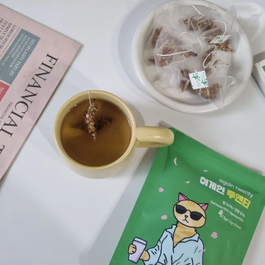 친구선물하기에도 좋은 어게인투앤티
맛도 은은하면서도 깊이감 느끼면서 따뜻하게 마시기 좋아요. 

패키지도 이뻐서 주변 지인 선물로도 추천해요. 
커피 이참에 끈어보고 몸에 좋은 차 마셔보자구요

#어게인투앤티 #티선물세트 #친구선물 #명절선물 #20대선물