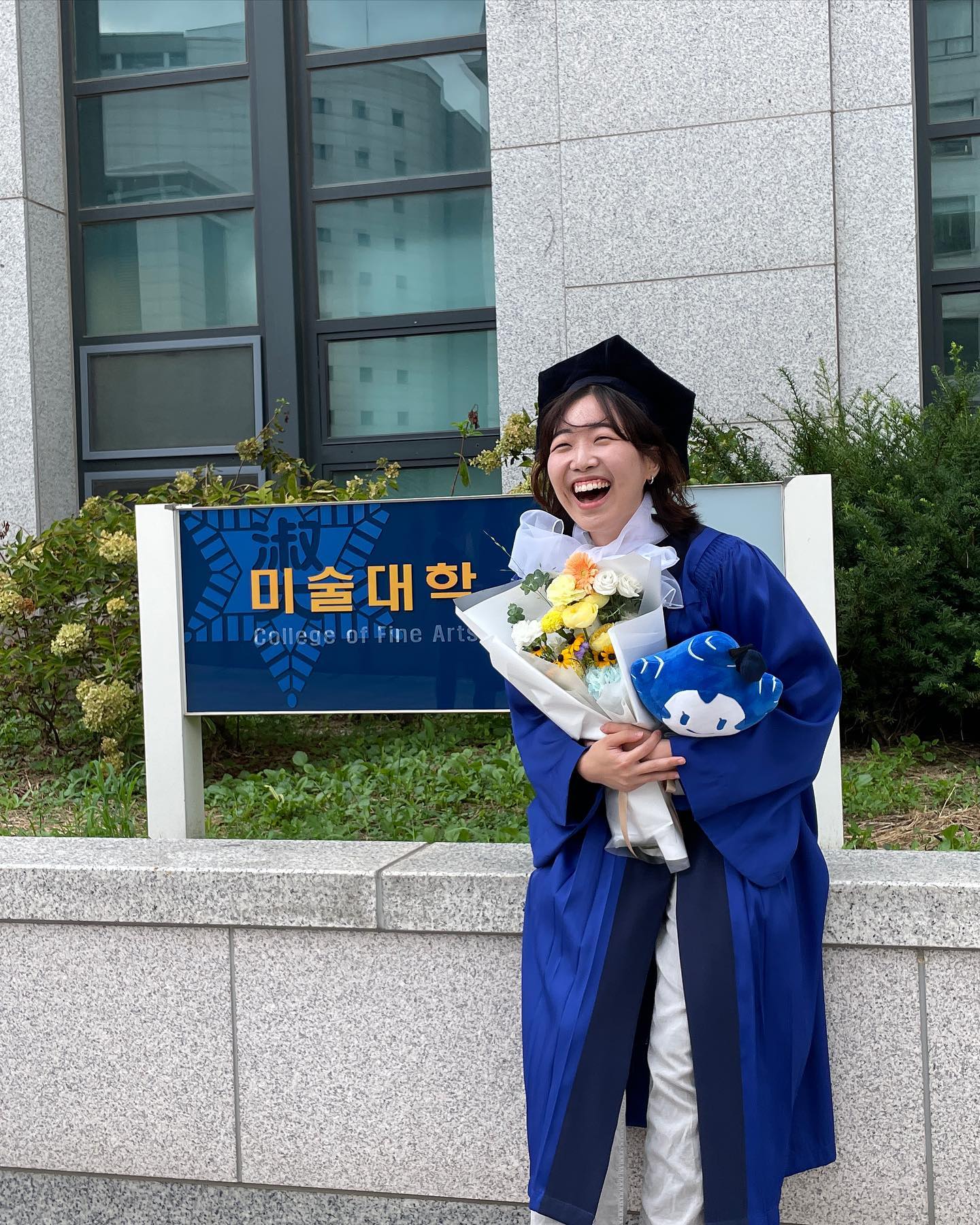 올해 중 제일 행복했던 날🍀

그냥 학사 졸업한 것 뿐인데 너무 많은 축하를 받아 부끄럽습니다,, 축하해주신 모든 분들 모두모두 감사해요💝

멋들어지게 살아보겠슴미다 세상만사 홧팅
올뉴-우(아님) 포즈 발차기컷과 사랑하는 우리가좍💝