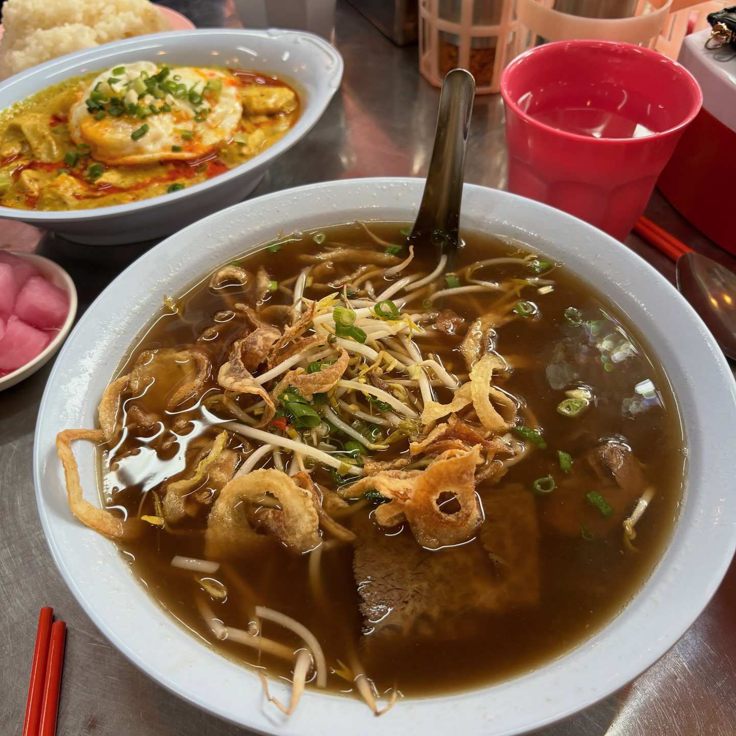 쌀국수 최애맛집🍜

#드렁킨타이야당

정말정말 맛있어서 생각나면 가고 배달시켜먹는 맛집👍🏻
분위기도 현지 같고
맛도 굿굿
쌀국수 국물은 정말 말이필요없으🤭
커리도 애들이 정말 맛있다고 밥도 추가해서 먹었다는

요즘 몇달간 다이어트로 인해..정말 먹을거와 담쌓고산게...4개월
아직도 진행중이지만ㅋㅋ 
그래도 맛집은 너무 많아ㅠㅠㅠ
다시 열심히 밋집소개해볼게용😅

#맛집추천 #맛스타그램 #맛집리뷰 #야당맛집 #파주맛집 #운정맛집
#쌀국수맛집 #야당쌀국수