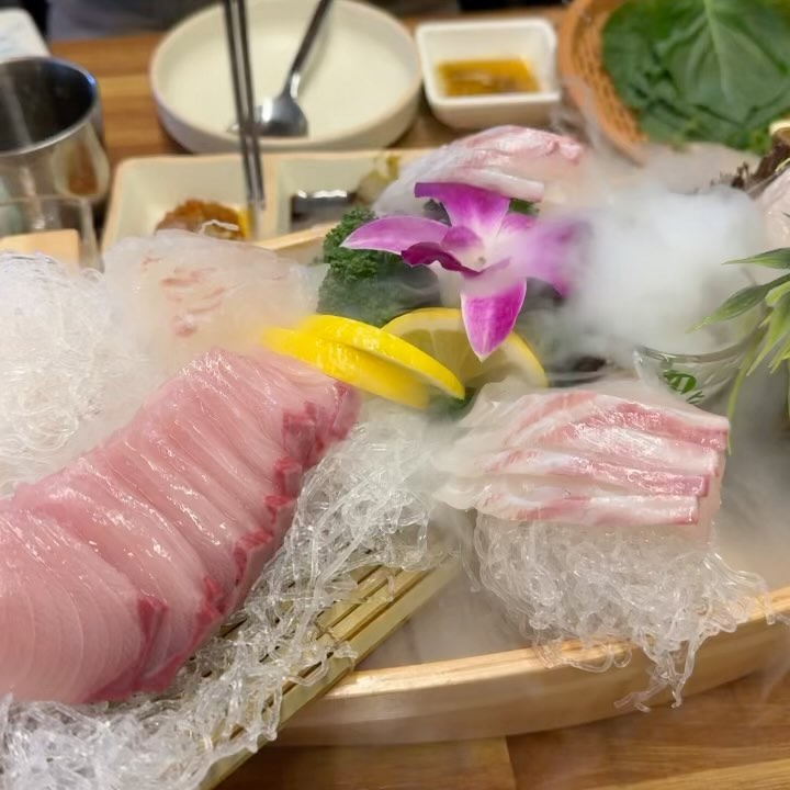 〰️
📍보물섬 두번째이야기

⭐️⭐️⭐️⭐️
비주얼 좋고 맛있는 모듬회맛집이 신사역에🍣
회랑 탕 구성도 괜찮고 튀김도 아쥬 맛있당🍤🍤🍤

📋
모듬회 + 알탕 79,000원
새우튀김 22,000원

🗺️
서울 강남구 강남대로152길 20 지상 1층, 지하 1층