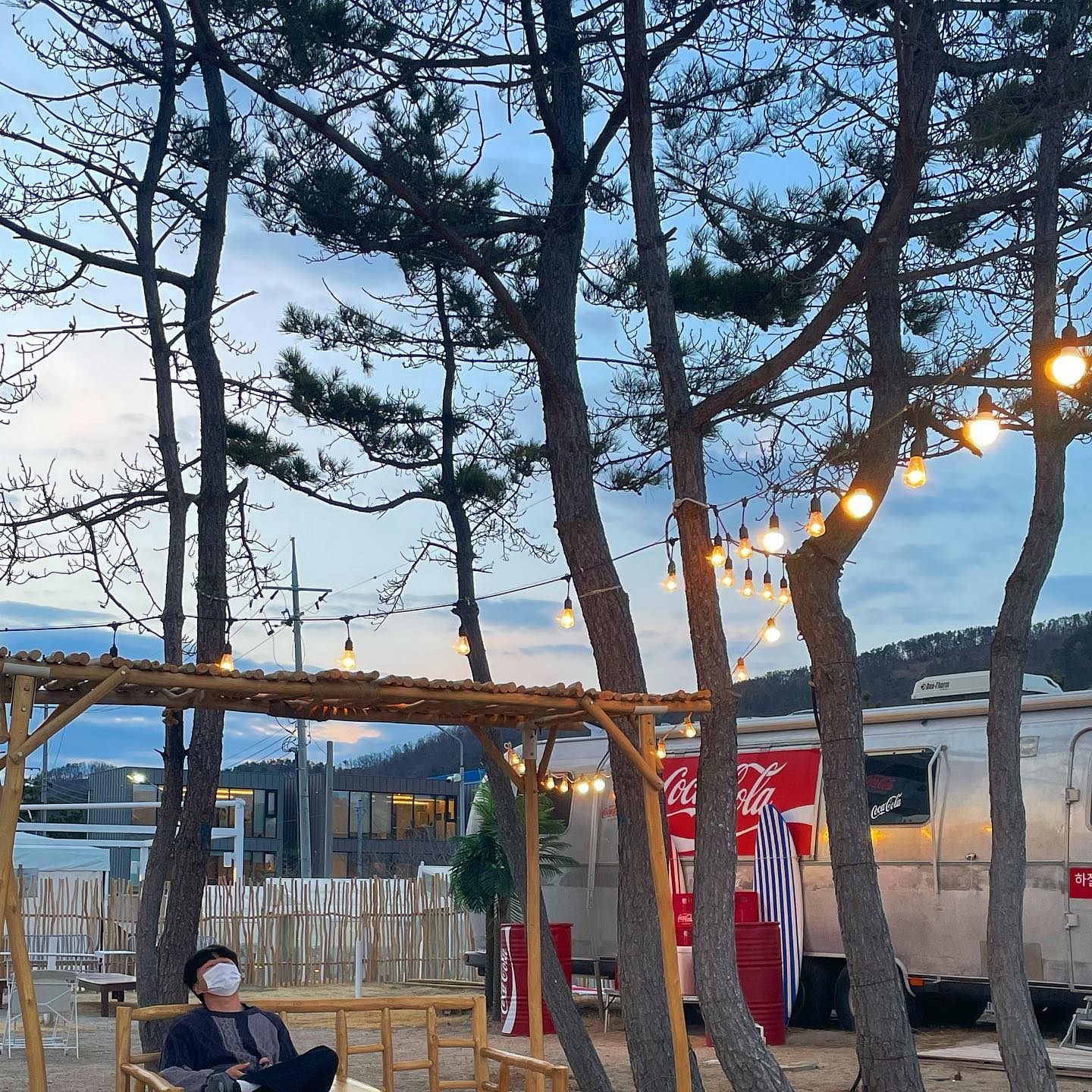 🌊포항항٩(ˊᗜˋ*)و 

개복치 김보시는 주말마다 여행은 무리였는지
이번 여행으로 완전히 퍼졌다고 한다🥲

두번째랑 세번째 갭차이 ㅋ̆̎ㅋㅋ̆̎

.
.
.
#포항 #포항카페 #포항여행 #포항펜션 #바다 #이가리닻전망대 #190워터프런트 #해변 #여행 #데일리 #데일리그램 #일상  #오오티디 #instagood #daily #ootd #instadaily #거울샷 #셀카 #셀피 #selca #selfie #개복치 #다래끼