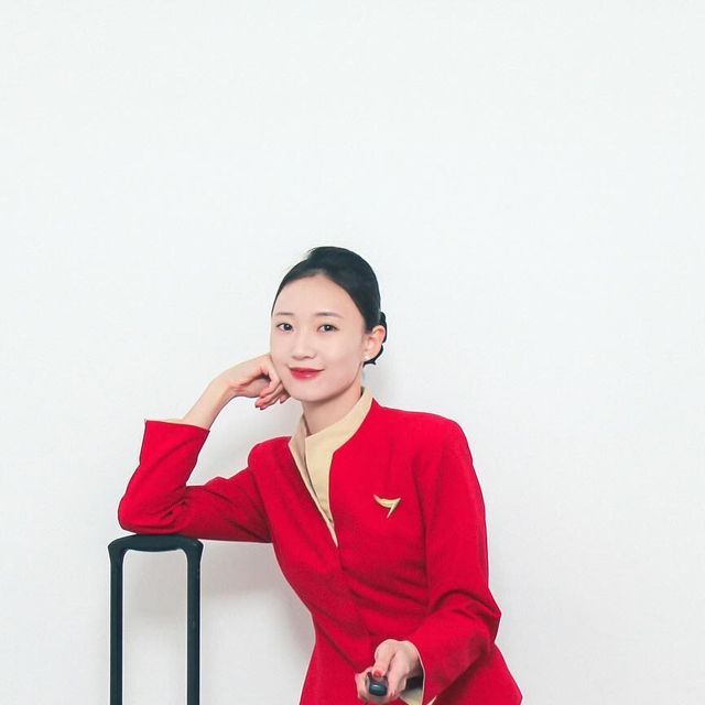  @jiinuine on Instagram: "I형 인간인 나에게 딱 맞는 셀프 스튜디오 촬영! 

신촌이라 접근성도 좋고 새로 오픈해서 쾌적🫧 
크리스마스 소품도 다 준비되어 있어서 
혼자 캐롤 틀어놓고 자아도취함ㅋㅋㅋㅋㅋ 

기계치인데도 설명서랑 세팅 너무 잘되어 있어서 어려움 전혀 없었음
업계 최저 가격인데도 원본 파일 다 주고 인화까지 해주니 
부담없이 셔터 난발해버림📸📸 
몇번이 제일 나은거 같으신지?"