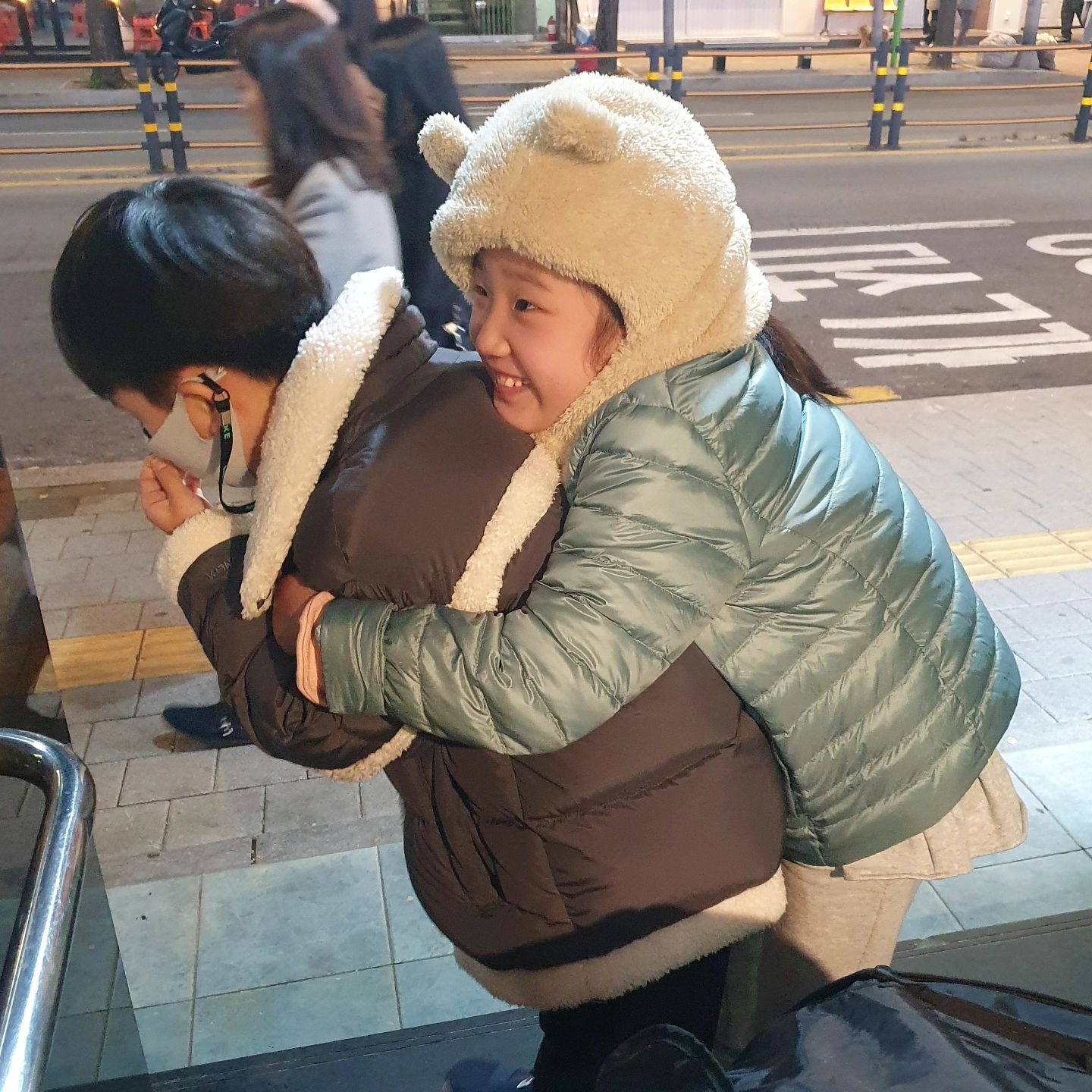 231111

순수하고
해맑은 너희들!

#사랑해얘들아
#추억하나

#단우데이

#조카그램
#딸그램
#열두살조카
#열살딸
#빼빼로데이 
#instakids 
#가족그램
#사랑해
#맘그램
#남매맘
#아이들
#순수
#해맑
#미소
#예뻐
#동심
#가족
#주말
#추억
#일상
#공감
#소통