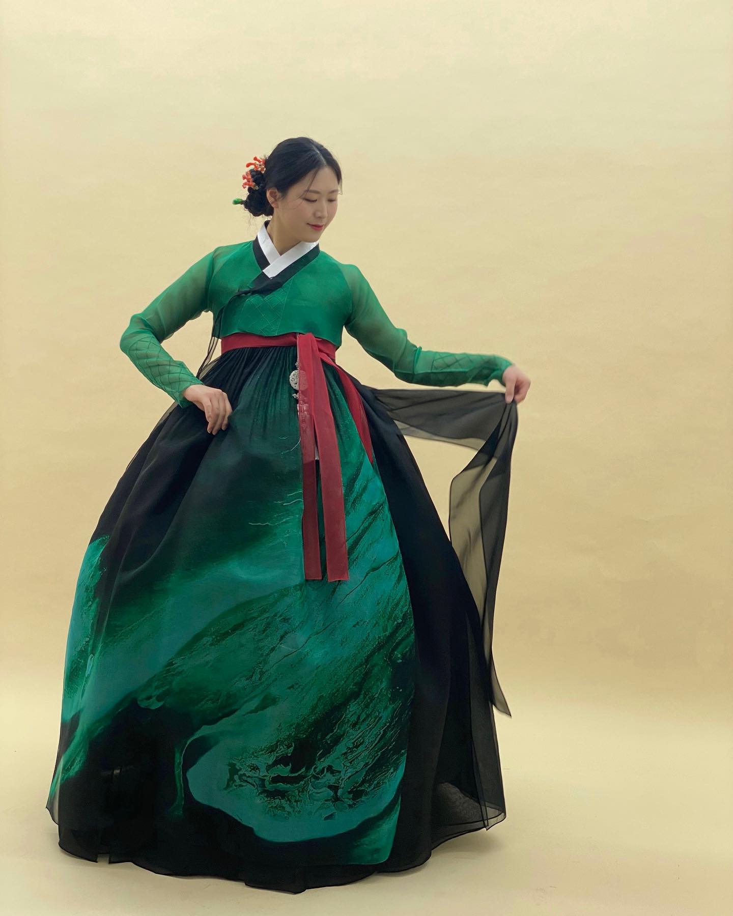 2024 한복트렌드 화보촬영💚
너무 맘에 쏙 들었던 #혜담한복 !!
행복하게 보낸 시간들이었다✨

korea_hanbokmodel 
hyedam_hanbok