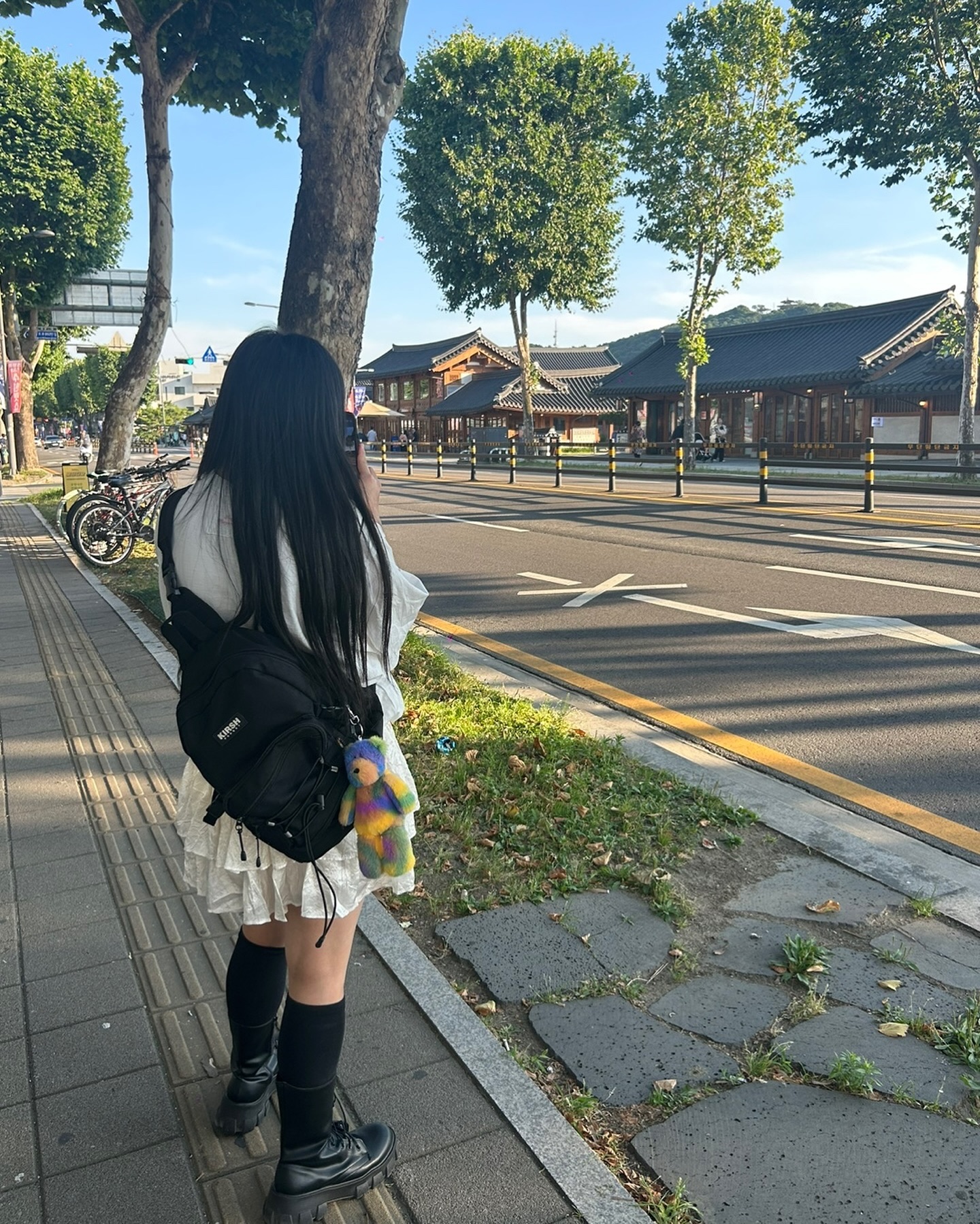 근황 올림픽🪼🪄🩵🫧🌫️

첫 수원 행궁동 나들이 넘 좋아쒀,,, 가을에 시원해지면 또 가야지
남산타워가 잘 보였던 좋았던 날
서울 야외도서관 좋긴항데 러브버그.. 싫어요💧
드레스?같은 반팔티셔츠 ㅋㅋㅋ 갖고싶다😬
요즘 너무 더워서 앞머리 기를까 고민중🌝🌚