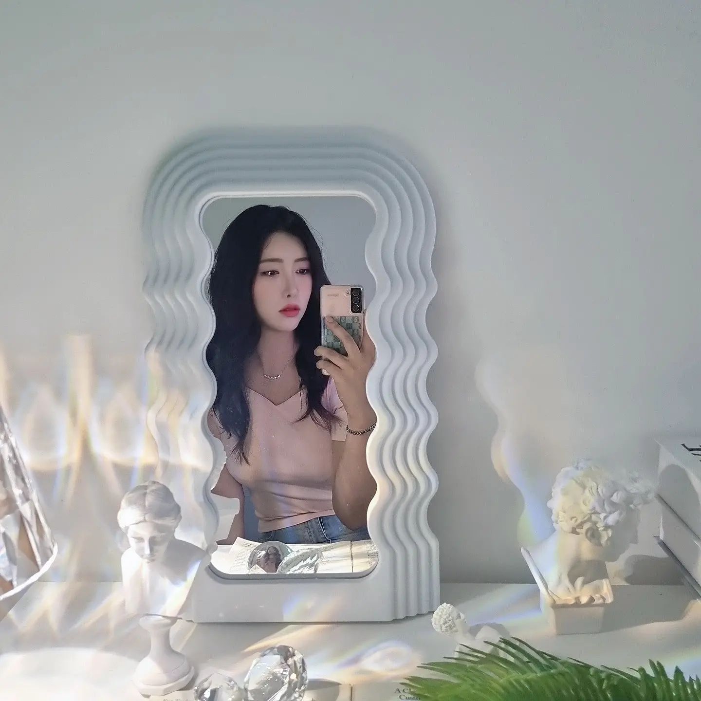 프로필사진 찍는다구 얌전한 옷 입고 나갔더니
소개팅 하러 나가는 줄 알겠네
점프수트 입고 놀았어야 했는데!!
하지만 포토존 예뻤죠?