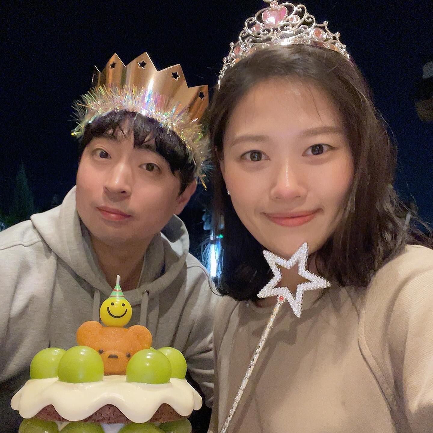 지유와 함께 하는 
와이프 생일 축하해요~🎂
셋이서 찍기 힘들다… 🤣
.
.
.
#해피버스데이 #happybirthday #daily #dailylook #일상 #육아스타그램 #돌아기