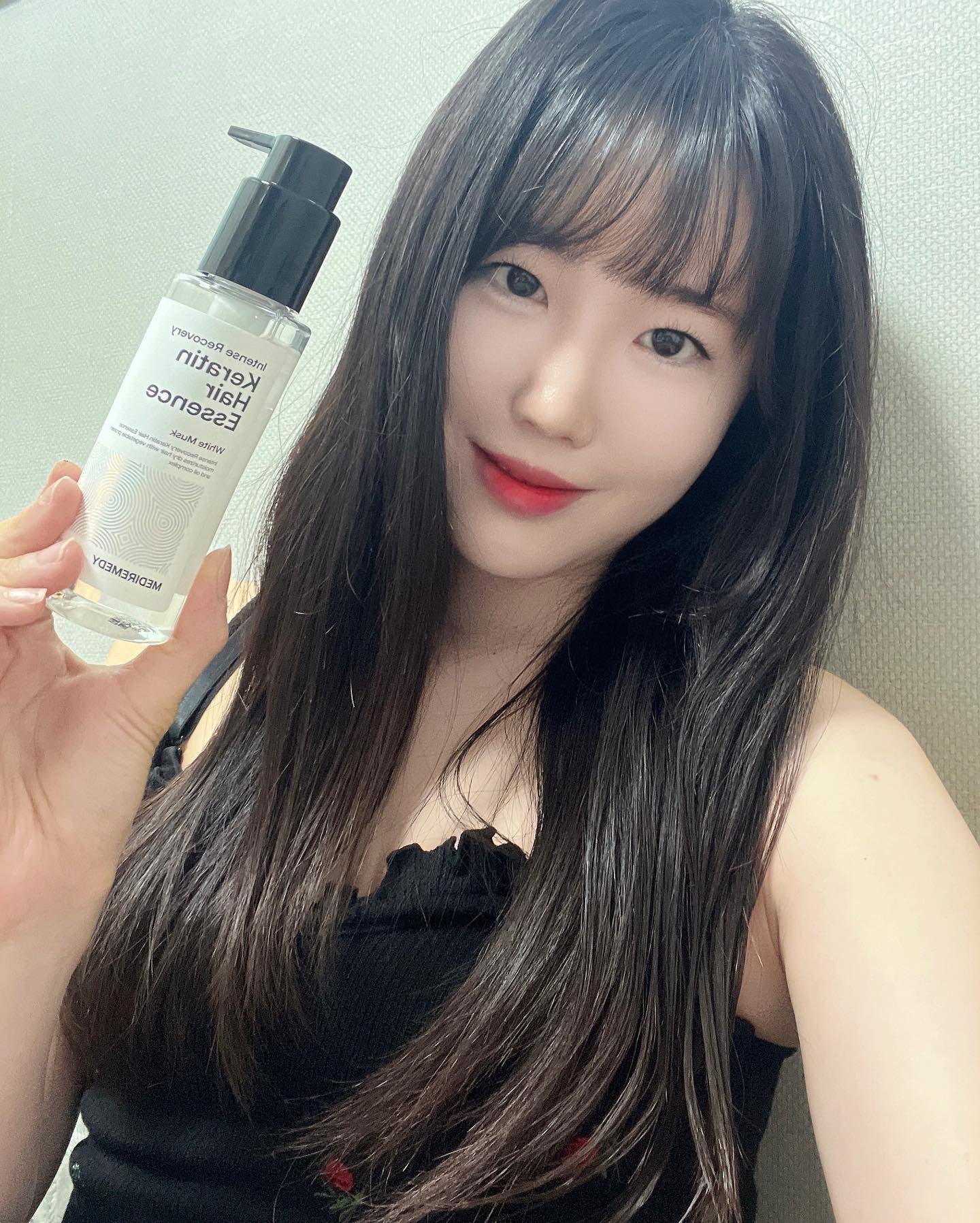 #광고 메디레머디 인텐스 리커버리 케라틴 헤어에센스는 다양한 모발 고민을 해결해주는 제품이랍니당👏🏻

1. 손상된 모발: 펌, 염색 등의 시술로 인해 손상된 모발을 개선해줘요!!❤️
2. 건조하고 부스스한 모발: 모발이 건조하고 무거워 보일 때 사용하면 아주좋아용💗
3. 끈적임 없는 헤어 오일: 끈적임 없이 가볍게 사용할 수 있는 헤어 오일이라서 가벼운 데일리 케어로 완벽🖤
⭐️특히 극손상 단백질을 함유하고 있어 모발을 보호하고 강화시켜줘요. 고데기 저처럼 많이 사용 하시는 여성분들 강추드려요🫶🏻 

#광고 #메디레머디 #헤어에센스 #헤어에센스추천 #손상모헤어에센스 #헤어세럼 #헤어오일 #손상모관리 #단백질헤어에센스 #극손상모