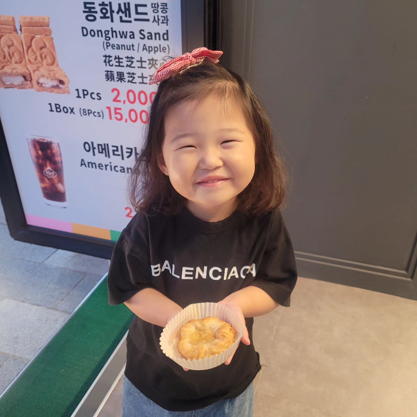 오랜만에 동화나라♡
재꾸가 사달라고 난리쳐서 사과파이 냠냠

#동화당 #인천핫플 #인천여행 #차이나타운맛집