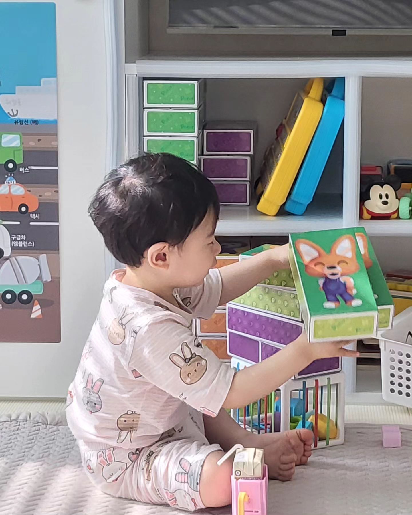 #태어난지560일째 #18개월
아직까지는 1818 욕나오지는 않는
아주 순딩한 모습만 보여주고 있는 워니쓰🥰
요즘은 쌓기놀이에 꽂혀있어요!

아기들은 왜이리 빨리 크는지...
하루하루가 아쉬워 죽겠네요🥲
#천천히자라줘 #사랑해아들