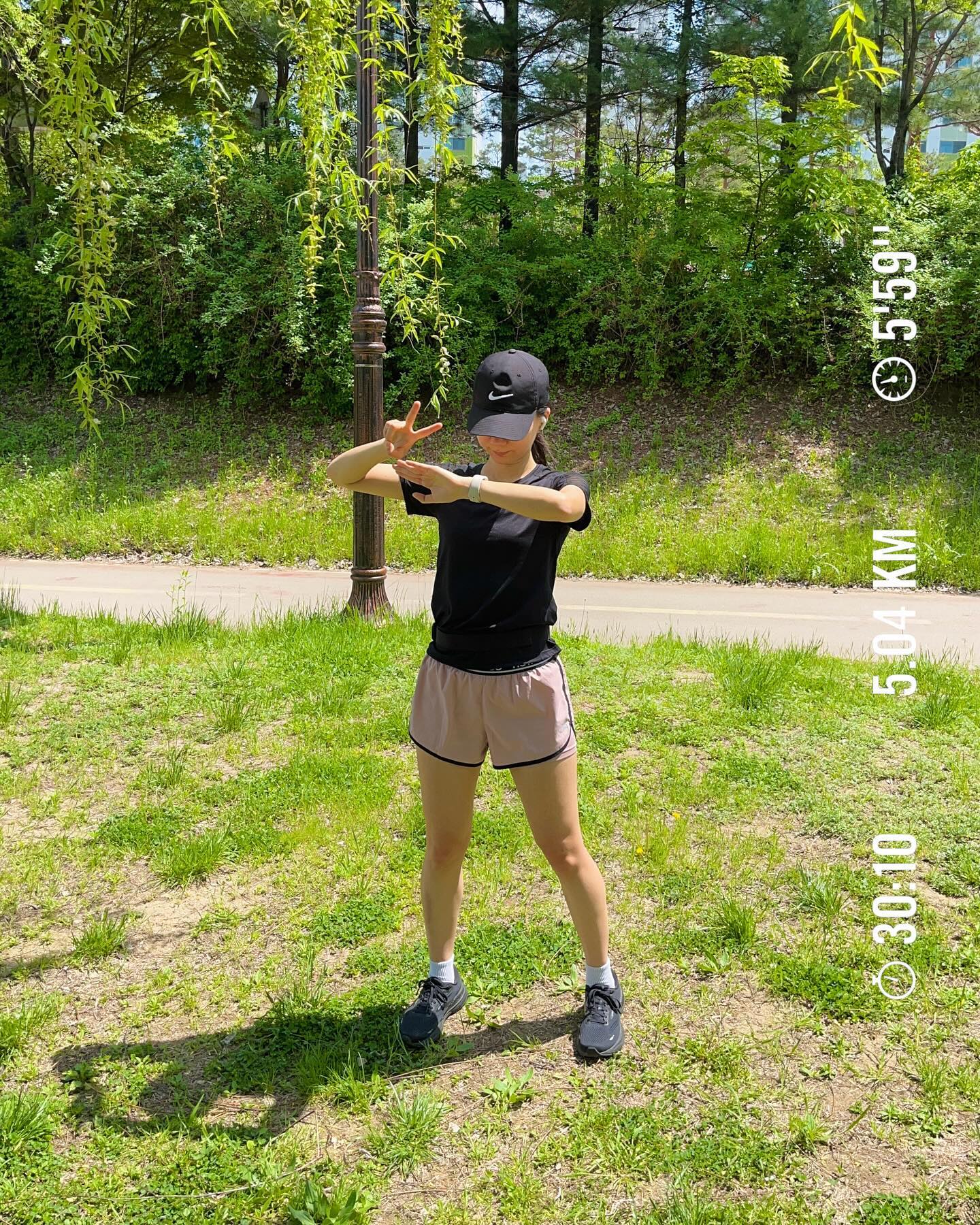 어제기록🏃‍♀️
점심시간이라 사람 적은 땡볕길로 뛰었다
넘 덥고 꽃가루 풀풀~🤍

#탄천러닝 #탄천산책 #분당러닝 #성남러닝 #러닝기록 #러닝일기 #운동기록 #운동일기 #런린이 #혼뛰 #혼런 #초보러너 #꽃가루