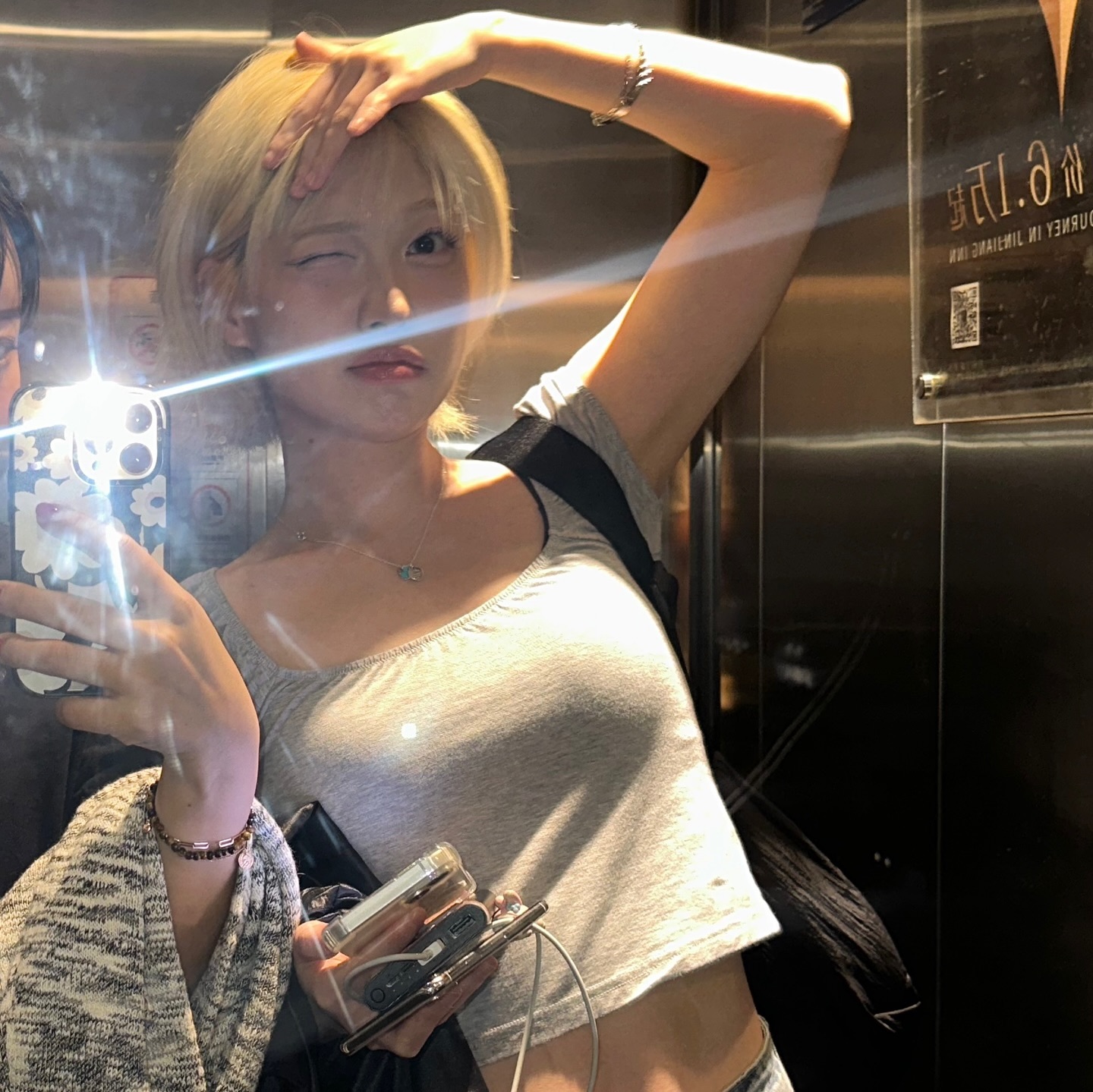 거울 사진이 좋아🪞