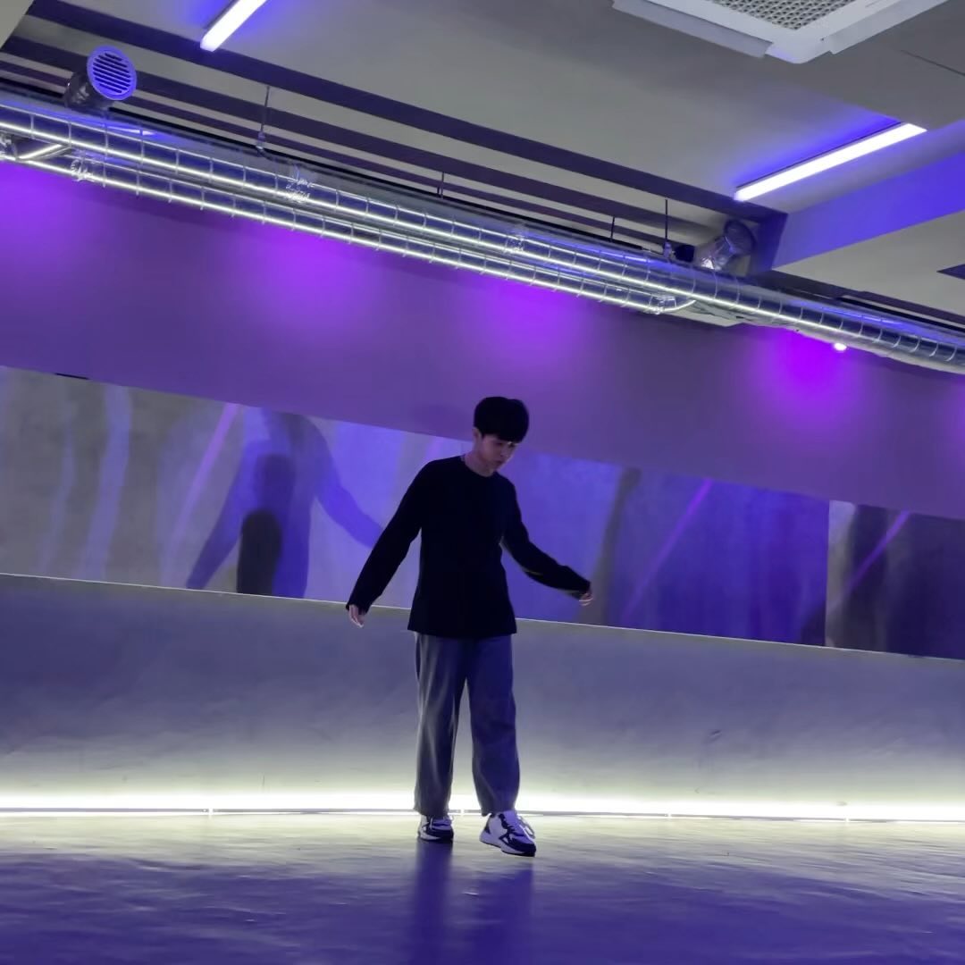 🫣 성인바이브(?) 드디어 들은 유경누나 수업🫶
#choreography by muzzzze_ 
#song crush9244 #hugme 
In omg_dance_studio