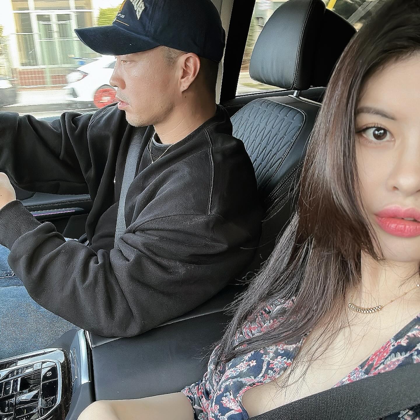 꼭 놀러다닐것같지만
아침부터 일하고 매일매일 일함😅
밤 늦게나 시간이 생기는
강아지세상 사람들😪

#koreanpuppy #koreanmaltipoo #koreanpoodle #americanbully