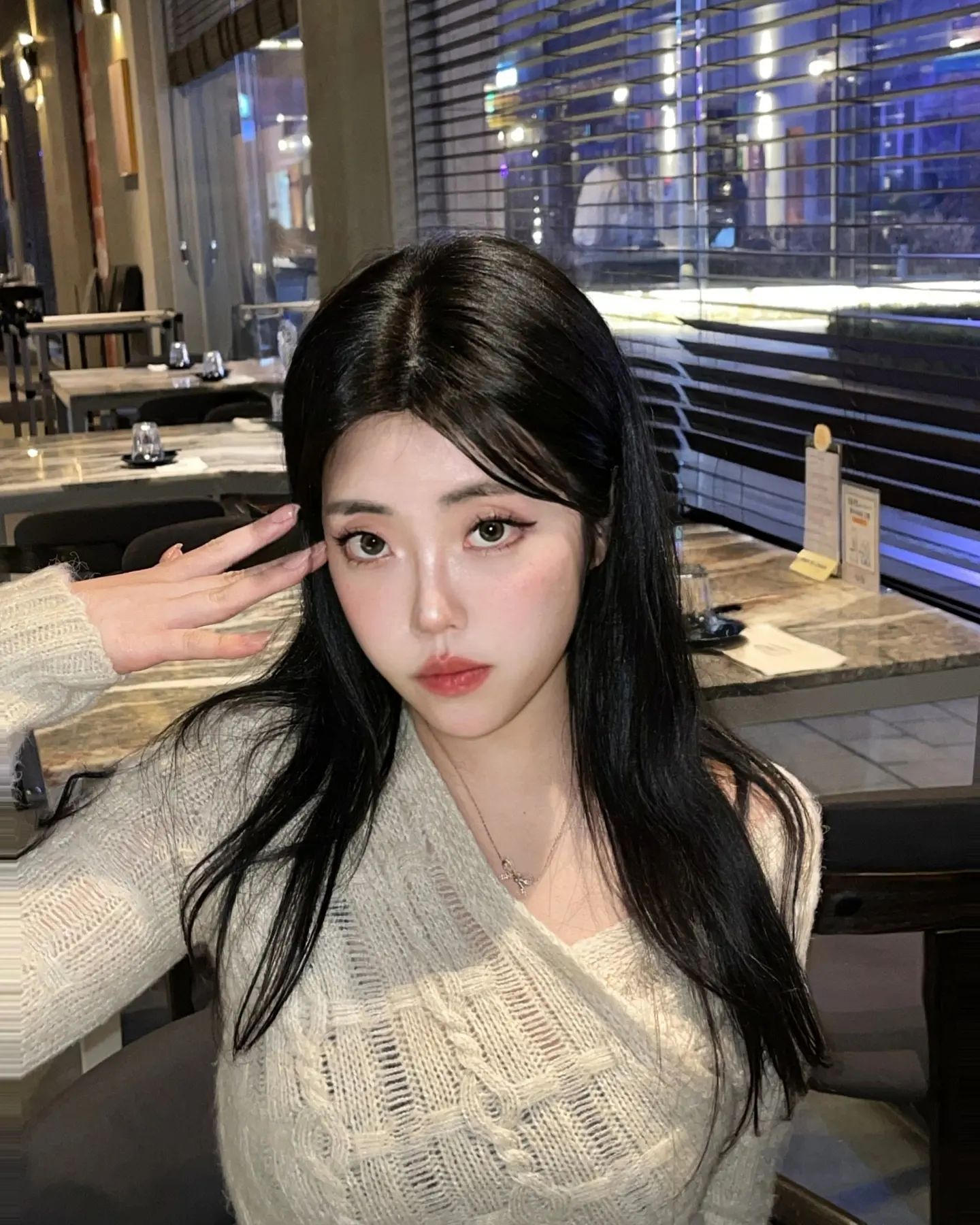 원데이 처음 껴보는데 착용감 왜케 제법이시냐며...
은비언니가 낀 거 보니까 넘나 영롱하던디 그럼... 느도 오늘만큼은 나도 권은비...🤭 

#광고#제품협찬#247BB #렌즈타운 #브라운렌즈 #그레이렌즈 #원데이렌즈 #렌즈리뷰 #연예인렌즈 #권은비 #컬러렌즈 #실리콘렌즈 #렌즈추천 #데일리렌즈 #lenstown