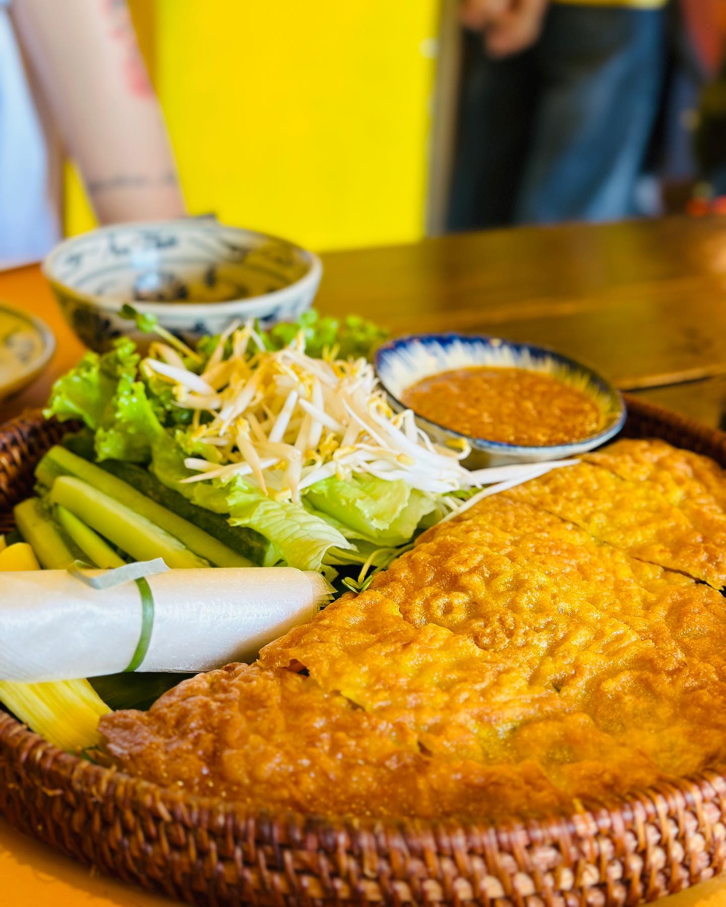 옴뇸뇸🥢
베트남 음식은 뭔가 건강식단 느낌 .
그래도 참 맛있었당😉

#베트남여행 #다낭여행 #한시장맛집 #아토이 #다낭맛집 #해외여행 #해외여행어디까지가봤니