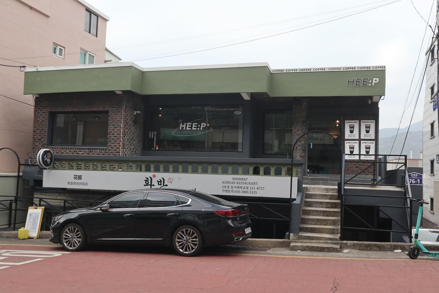 부산 주례에 방문하였을 때 여유롭게 다녀올 수 있는 로컬 카페 

카페 하나하나 다 둘러봤을 때 전체적으로 따스한 느낌이 들었던 공간들이 많아서 그 동안 바쁘게 살았던 제 모습을 내려놓고 편하게 있을 수 있는 따스한 카페.

고양이가 있는 줄 알고 호다닥 달려갔으나 내가 간 날은 귀여운 고양이가 없으니 다음 번에도 한번 더 방문하고 싶은 카페

어딜 찍어도 예쁘게 나오는 카페 #히피커피 입니다

📍hee.p_coffee
부산 사상구 주례로 76-1 2층
월~토| 11:00 - 20:30
매주 일요일 휴무
🐈아메리카노(3.0) 테이크아웃시(2.0)
*포장 O, 반려동물 동반 O