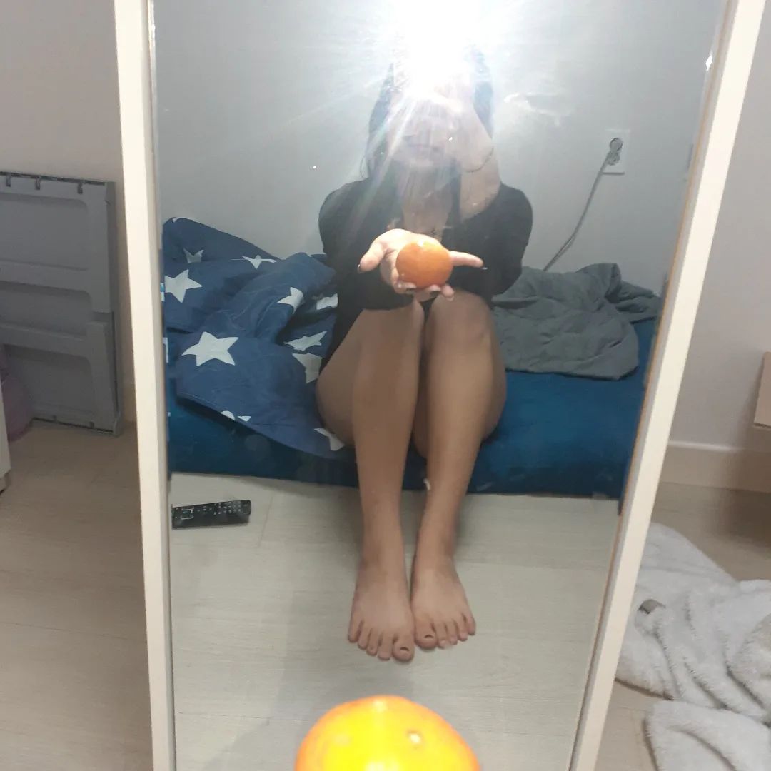 🍊 먹을래? 내가 젤 좋아하는 과일인데 너한테만 주께!! #귤 #자퇴