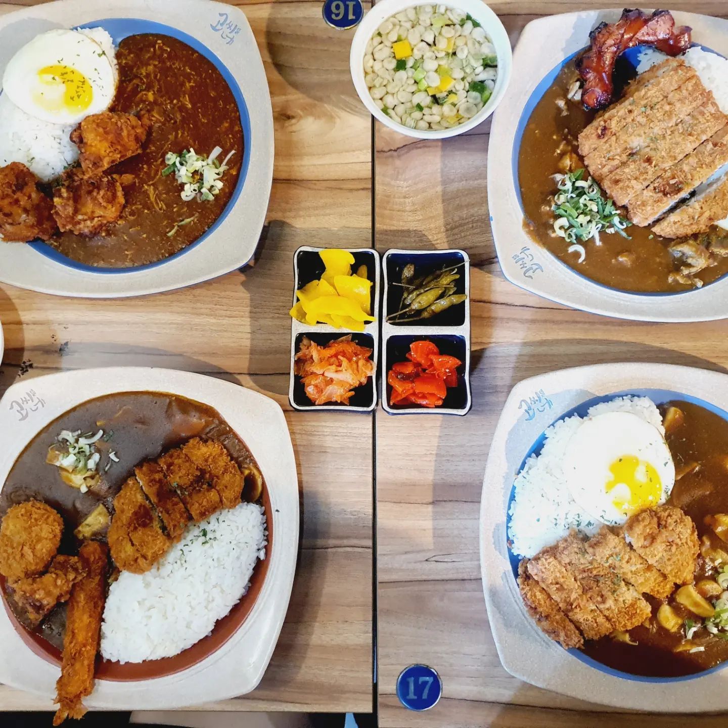 #협찬 #리뷰노트

아이들과 충남대 후문 궁동 나들이

궁동맛집들 많은데 우리는 오늘 오랜만에 카레!!!

고씨네 충대본점!!! 72시간 숙성카레전문점

가족들모두 좋아하는 메뉴가득!!!!

카레에 골라먹는 토핑이 너무많다~~~메뉴 고르는데 시간걸림..🤭🤭🤭

카레맵기 단계도 선태가능~~👍👍👍

각자 입맛도 가지각색!!!! 

양도 푸짐하고 카레도 진하니 괴안네~~~~

가족외식으로도 안성맞춤!!!! 맛있는 카레집

#충남대 맛집 #궁동맛집 #충남대 근처맛집 #궁동 카레집 #궁동 고씨네