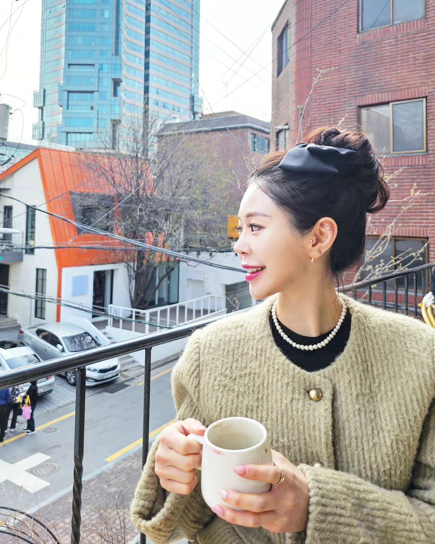 간만에 쉬는 날 알람도 안맞췄는데 일찍부터 눈이 딱 떠져서는 더이상 잠이 안옴.... 진심을 다해서 쉬어 보려고했는데 몸뚱아리는 아직 쉴 생각이 없나봄(?) 결국 또 하루종일 돌아다니다가 집에 와서 방 대청소까지ㅋㅋㅋ 내 몸 내가 알아서 굴리는 편..😌