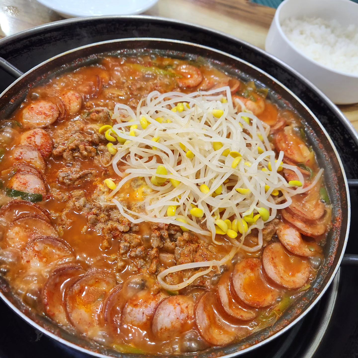 또 온 이나경부대찌개 🩷
#이나경부대찌개 #부대찌개 #추천 #점심 #음식 #먹스타그램 #먹방 #좋아요 #사진 #일상 #소통
