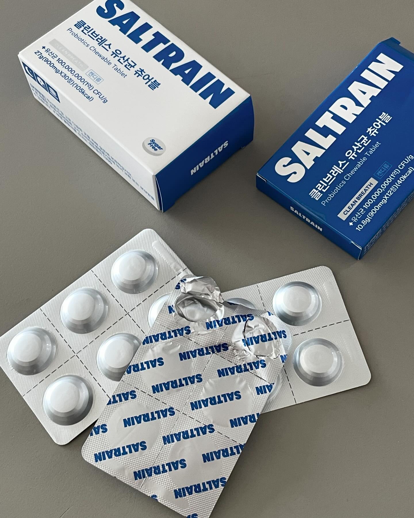 디자인이 예뻐서 보기만 해도 기분 좋아지는 브랜드가 있다면 그 중 하나인 솔트레인🤍💙 새롭게 출시된 클린브레스 유산균 츄어블은 근본적인 구강환경을 개선 시켜주는 제품! 자일리톨 함유에 박하향이 은은히 감돌아 기분좋게 섭취 가능해요. 나이트 루틴 캔디로 건강한 구강관리 습관 들여봅시다🙏🏻
#솔트레인 #클린브레스유산균츄어블