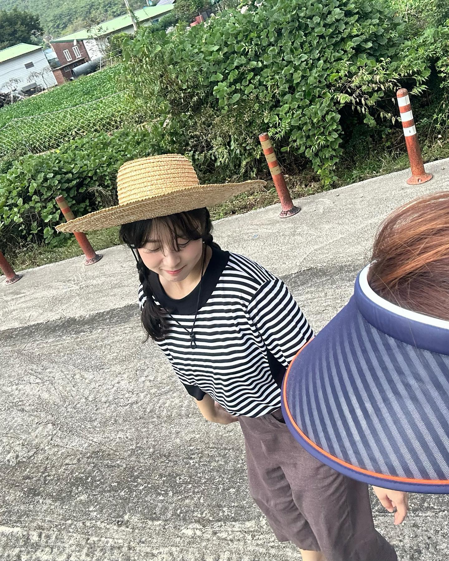 할머니댁 온 이후로 배가 고팠던 기억이 없네효 ?! 
다들 배 빵빵항 추석 보내세요 🫶🏻🫶🏻