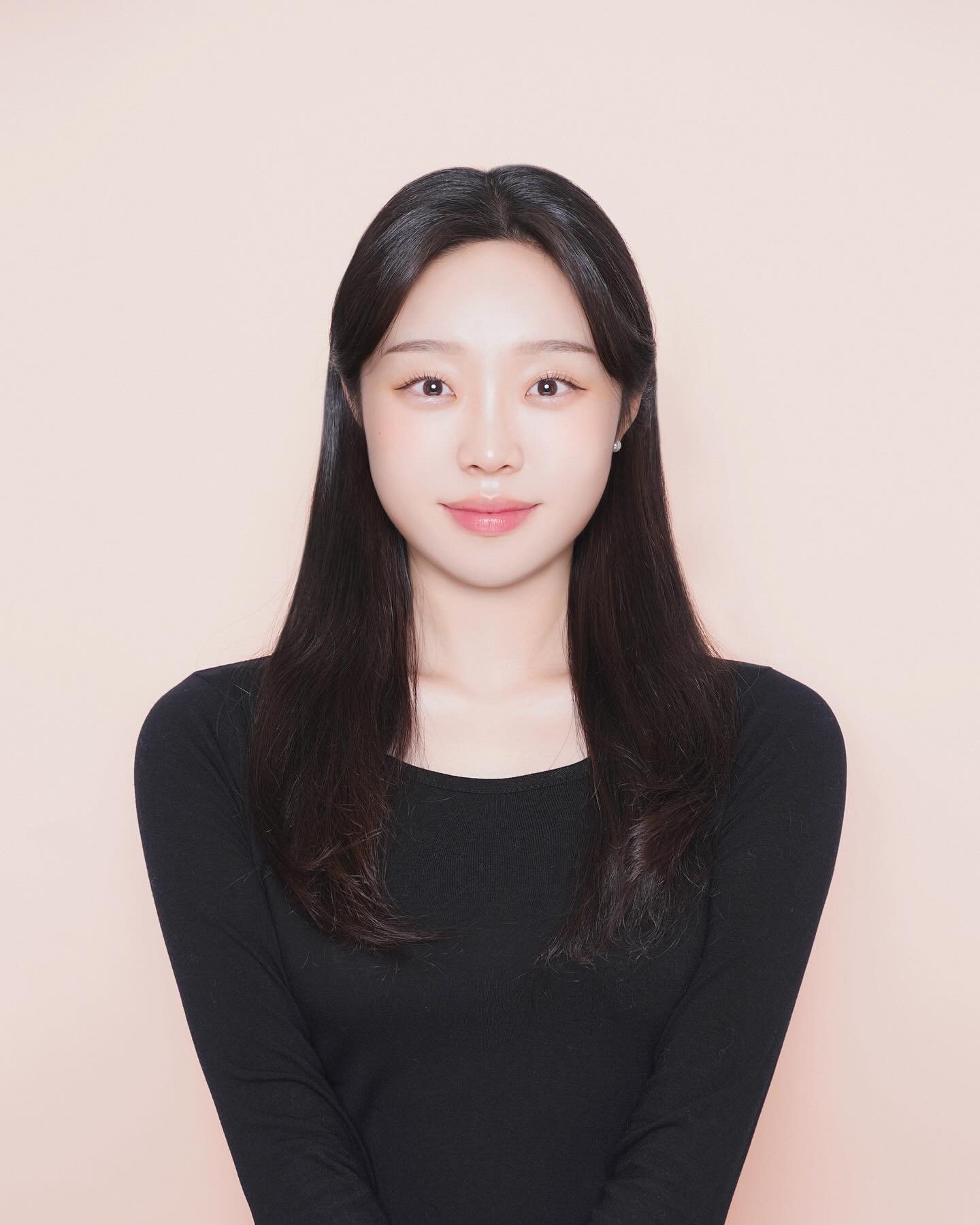 오랜만에 사진찍는 건 어색하자나 ,,, 😖
그치만 사쟝님,,,, 계속 예쁘다고 해주신다아,, 🐰🤍🤍