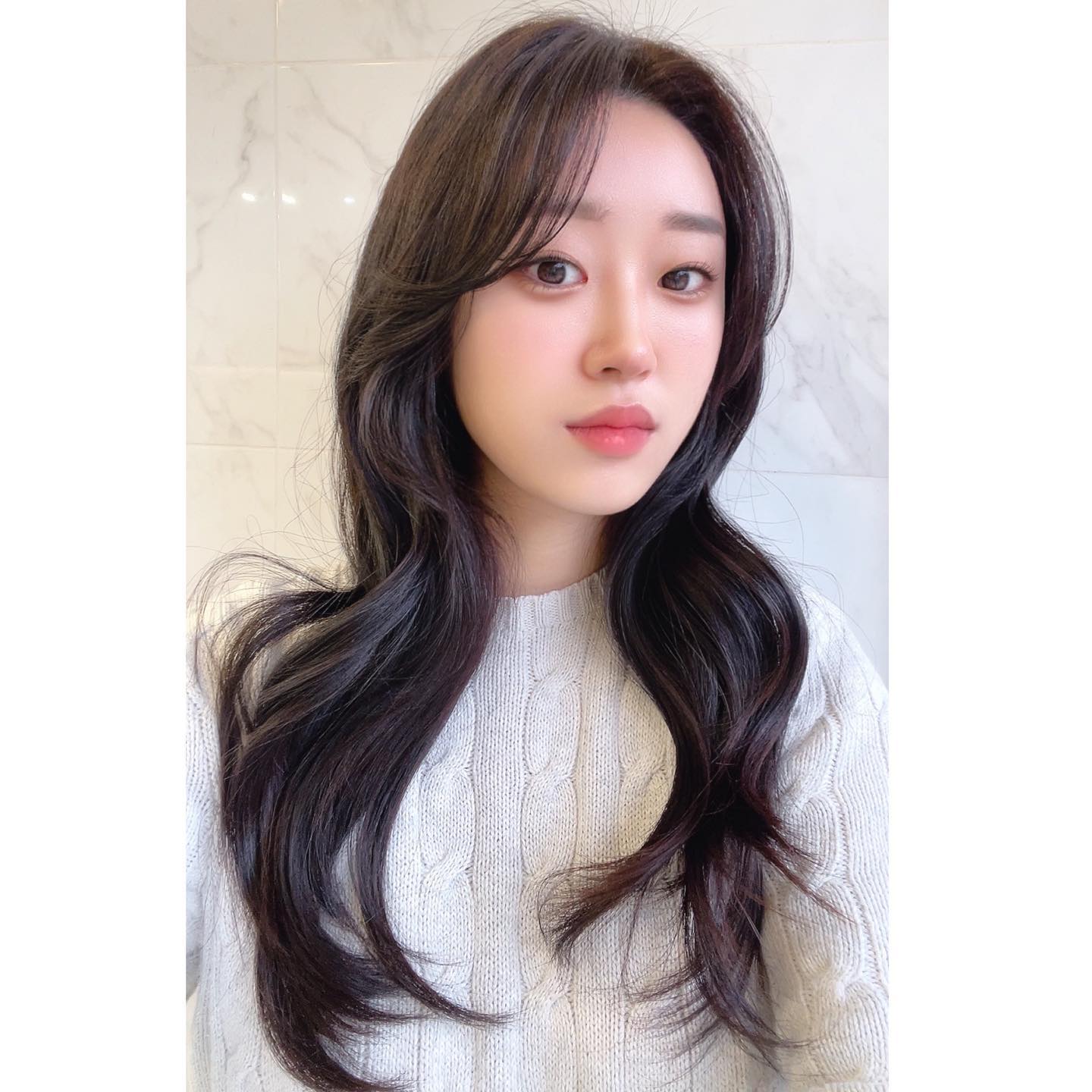 인생이랑 권태기옴. 
세상만사 다 귀찮은 요즘.. 고데기 절대 안함.
겨울이라 바람때문에 고데기 잘 풀리고 엉망 진창되는거 싫어서
사이드뱅+뿌리볼륨펌 받고옴
매우 편-안

#라브리지헤어