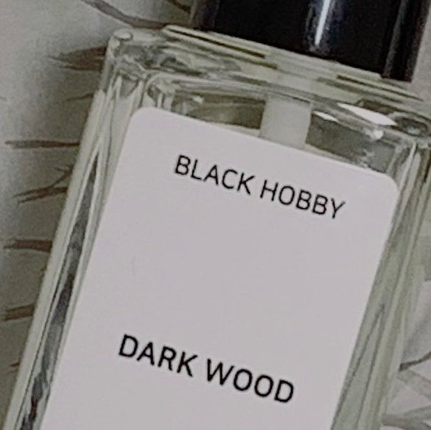ɴᴀɴᴀ 🖤 on Instagram: "#광고 [블랙하비: 어두운(Black)+취미(Hobby)] 내면 속 숨겨진 당신만의 취향을 찾아주는 향수 브랜드 #블랙하비 @blackhobby_official 블랙하비의 #다크우드 는 스파이시한 무