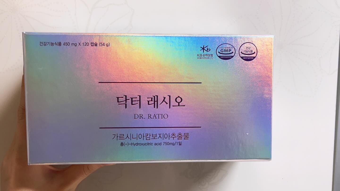 #협찬 #다이어트그램 #다이어트제품 

🔺건강한 다이어트로 효과보는 가르시니아추출물 #다이어트보조제 를 추천해드리려고 합니다. 저는 대략 일주일 정도 섭취중으로 체중감량 효과가 평상시보다 효과적으로 들어오게 되어 너무 만족하는 닥터래시오예요. 기존 섭취전보다 섭취후 배변활동도 편안하게 하고 하루하루 편안한 하루를 보낼수 있어서 좋은거 같아요!

🔺#닥터래시오 주 성분으로 #가르시니아 , 녹차추출분말, 차전자피 식이섬유,알로에베라 추출분말, 보이차 추출분말, 당귀 추출분말를 가르시니아와 부원료 성분으로 캡슐 하나에 쏙!!

🔺기능성 원료
가르시니아 캄보지아로 건강한 다이어트를 소재로 체지방을 감소시키고 탄수화물이 지방으로 합성되는 것을 억제 하는 역할을 한다고 합니다.

🔺기능성원료의 효과
체중감소, 허리둘레 감소, 내장지방 감소, 체지방량 감소

🔺닥터래시오 이런분들께 추천합니다.🔺
굶지 않고 건강한 다이어트를 원하시는 분
불규칙한 식생활과 과식으로 다이어트가 필요한 분
체지방 감소 필요하신 분
간편한 섭취로 다이어트 하고 싶으신 분
체지방 증가로 스트레스를 받고 싶으신 분
탄수화물을 좋아하시는 분
운동과 함께 다이어트를 하고 싶으신 분

🔺먹는 방법
간편하게 하루에 2번 2알로 휴대하기에도 간편하게 개별포장

🔺링크
https://m.smartstore.naver.com/surfforyou/products/8560672438