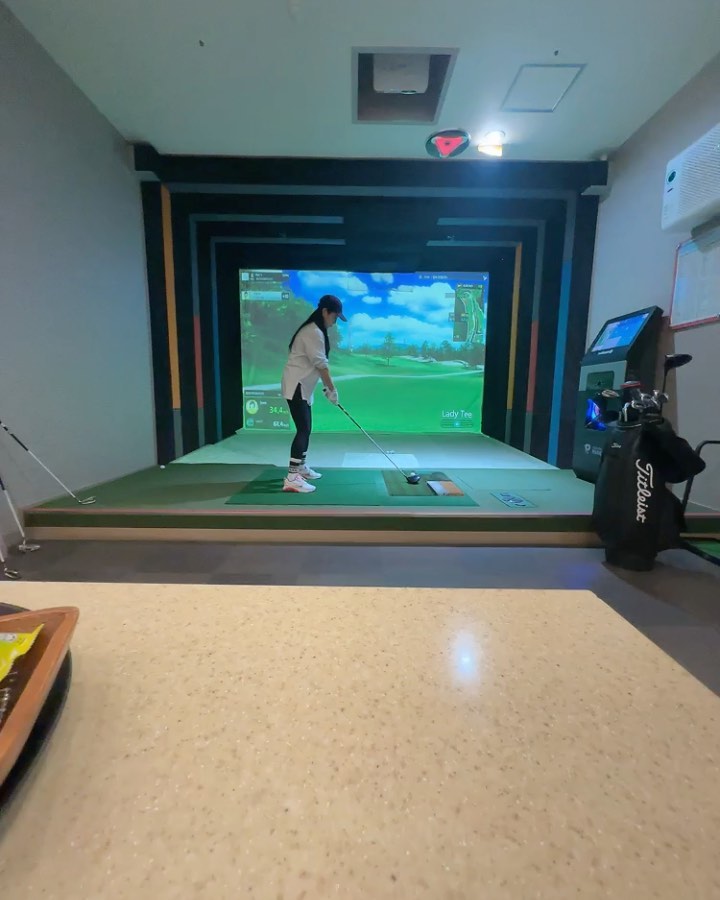 오빵이랑 오랜마내 스크린치러왔어욤😃
공안맞을까봐 걱정했는데 간만에치니까 꿀ㄹ잼🤎 오빵이 세레머니는 여전하네욬ㅋㅋㅋㅋ

#일상 #데일리 #운동 #취미 #골프 #스크린 #대구 #대구데이트 #주말 #인스타 #릴스초보