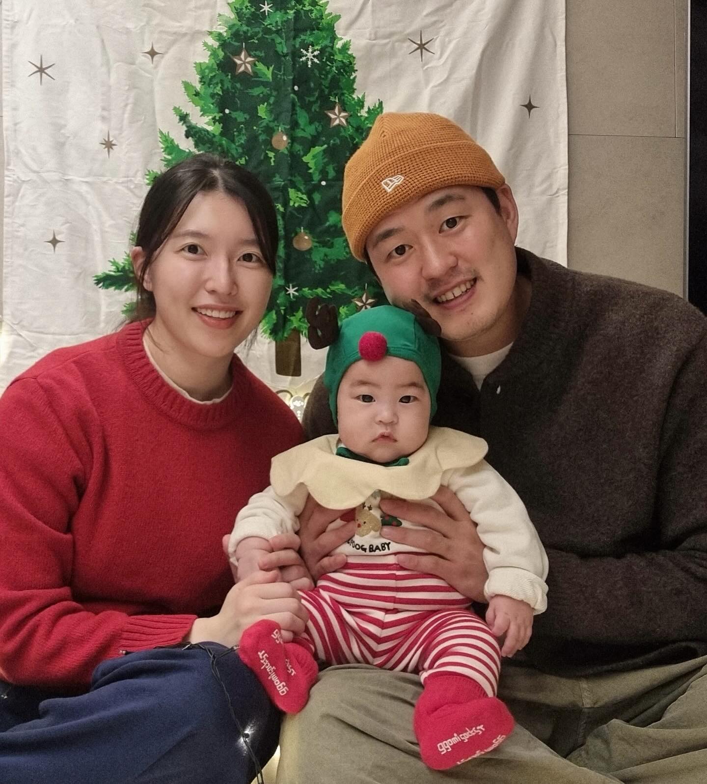 🎅🏻 Merry christmas 🎄 

서이의 첫 크리스마스💝
울 아가 앞으로도 건강하게 지금처럼 웃으면서 지내자👼🏻
너의 첫 크리스마스 축하해 💚❤️

#크리스마스 #christmas