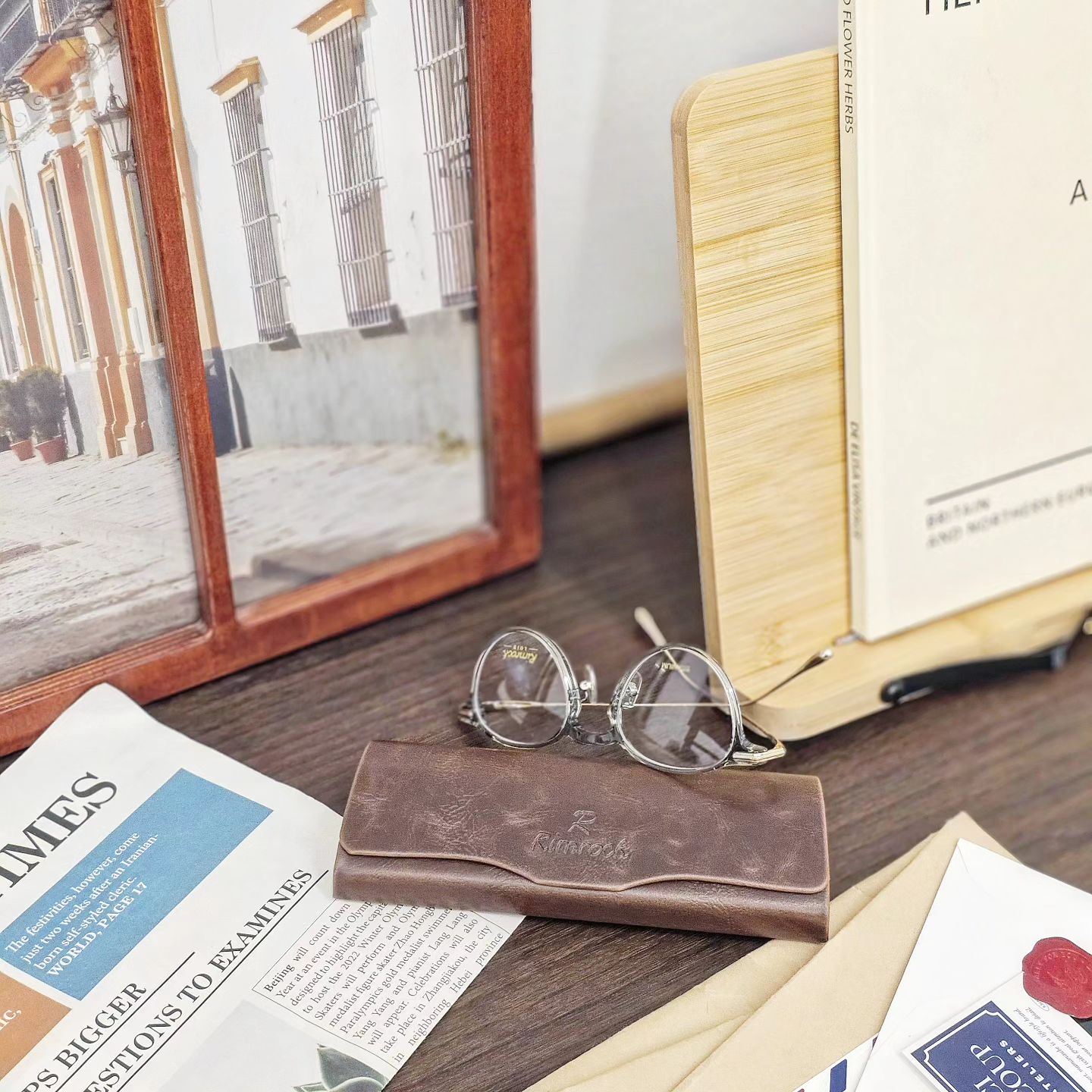 #협찬 rimrockeyewear 
고퀄리티 일본 정통 하우스 브랜드, 
림락 (Rimrock)

1년에 단 한 번, 
림락 12월 연말 이벤트 기회 놓치면
울고 싶을걸요+_+
12/11 ~ 12/31까지 림락 홈페이지 및 
문래동 림락 쇼룸에서 진행

퀄리티부터가 다른 일본 정통 안경 브랜드, 
림락(Rimrock) [ RL100 모델 ]
뿔테와 메탈 장점만 담은 콤비테 스타일
이제 두껍고 무거운 뿔테는 NO
뿔테의 트렌디한 컬러감에 다리테는 
티타늄소재로 만들어져 가볍고 편안해서
아주 좋아효+_+

#림락 #림락안경 #뿔테안경 
#티타늄안경 #안경테추천 #안경코디