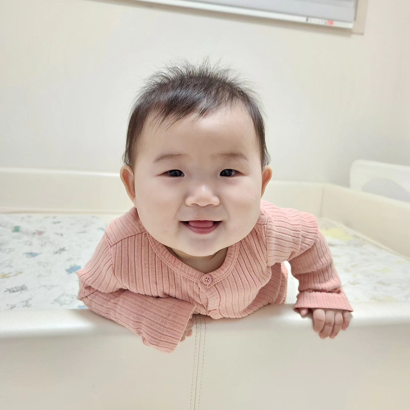 +276 ო

9개월 진입 축하츅츅 💖 
요새 기고 서고 하루가 바쁘신 막내공주 
언제 이렇게 컸는지.. 크는 속도는 완전 LTE..
아프지만 말고 건강하게 커주렴 😖