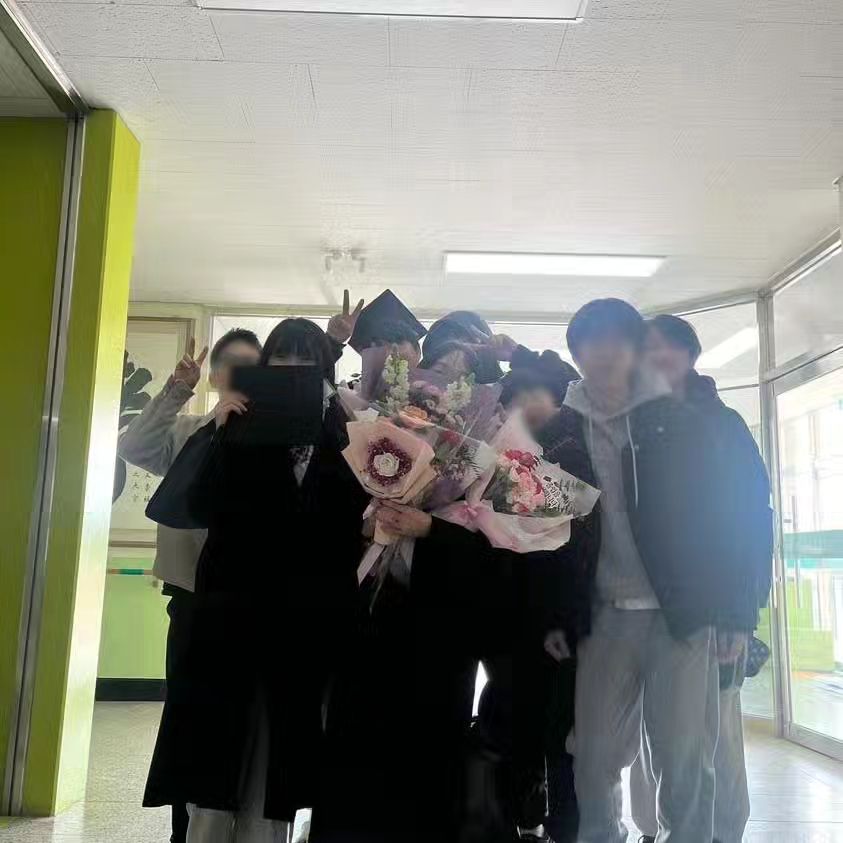 애들아 졸업 축하해🥹🎓