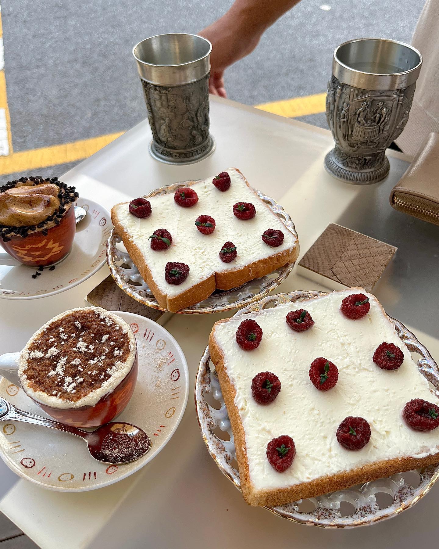 잼에서 산딸기로, 더 좋아🤎
#에쏘 찰떡 🍓☕️🍞

#머큐리에스프레소바 #에스프레소바 #용산카페 #신용산카페 #귀여워 #카페 #cafe #espressobar