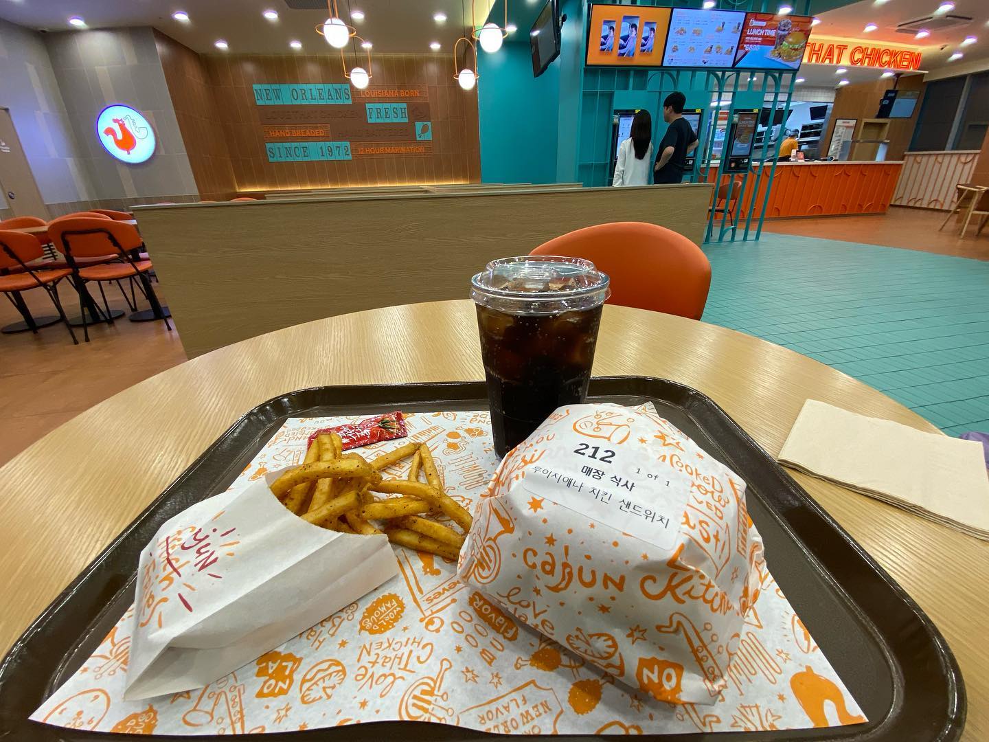 #협찬 #햄버거 #파파이스 #햄버거맛집 #파파이스메뉴추천 #치킨버거 #popeyeschicken #햄버거할인 #오피셜케이준런치프로모션 #런치프로모션 #점심할인 #런치 #샌드위치맛집 #파파이스성남신흥점 #파파이스 #파파이스구로디지털점 #클래식치킨샌드위치세트 #스파이시치킨샌드위치세트 #루이지애나치킨샌드위치세트

파파이스 런치타임 할인!!
am11:00 ~ pm2:00 치킨 샌드위치 3종 세트가 6800원!

루이지애나 치킨 샌드위치 세트
치킨패티가 두툼하고 빵도 부드럽고 고소하네
클래식 치킨 샌드위치에 토마토, 양상추 등의 야채와 달콤한 스윗 어니언 마요 소스를 더해 단짠한 맛이 중독성있는 치킨버거네

popeyes.kr #파파이스성남신흥점 #파파이스화곡역점 #파파이스화정역점 #파파이스강남점 #파파이스안산중앙점 #파파이스안양일번가점 #파파이스공릉역점 #파파이스인하대역점