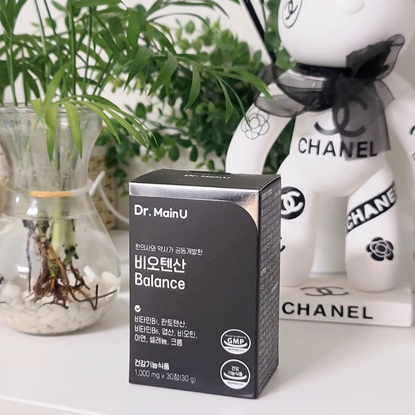 #협찬 dr.mainu #닥터메인유 #비오틴

휑한 정수리 스트레스 받는군 

건강한 모발관리를 위한 선택~
하루에 딱 한알로 풍성하게 🫡

한의사와 전문약사가 끊임 없는 연구 끝에 개발한
야심작이라네요~ 

프리미엄 주원료 8가지~
비타민&미네랄 부원료도 꼼꼼하게 챙겼네요.

효과가 넘 기대됩니다. 

#일상 #맥주효모 #30대 #고함량비오틴 #뷰티 #맞팔 #모발관리 #패션 #모발영양제 #두피영양제 #비오틴비타민 #판토텐산 #모발케어 #코덕