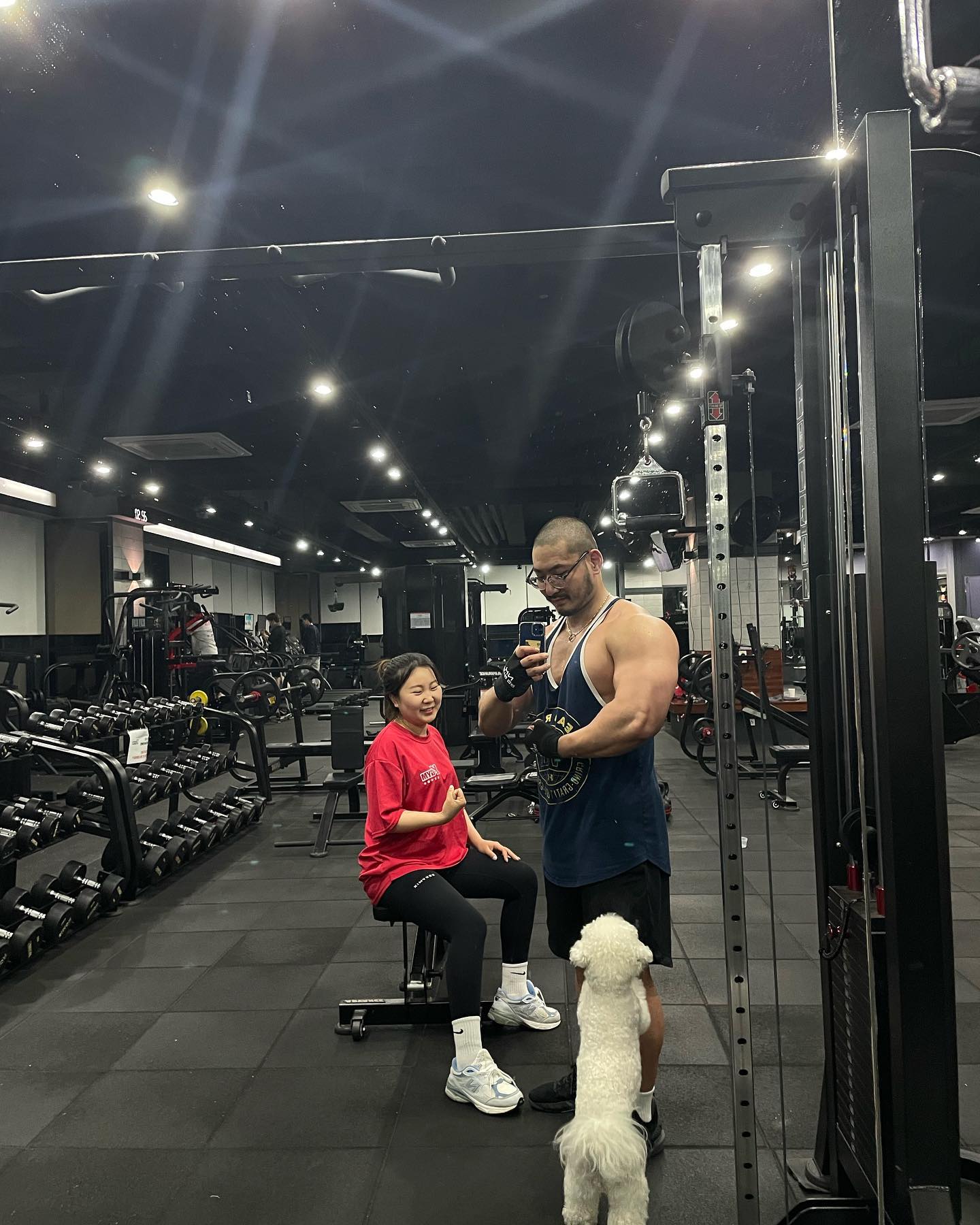 오랜만에 야간운동!
마누라와 함께 탱자와 함께!
5월은 완전 놀자판이구먼!!!
.
 #수원와이짐 #수원 #수원헬스 #수원피티 #수원pt #금곡동 #금곡동헬스 #금곡동피티 #호매실동 #호매실헬스 #호메실피티 #호매실pt #몸스타그램 #헬스타그램 #다이어트 #다이어트그램 #운동스타그램 #운동하는남자 #운동하는여자 #일상 #소통 #맞팔 #부부스타그램 #개스타그램