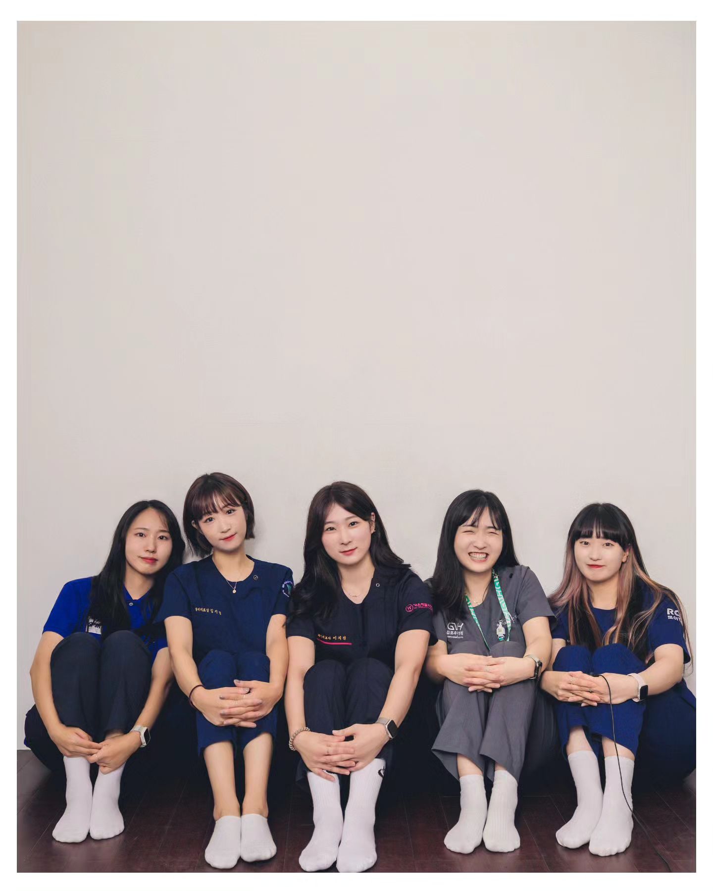 보고싶어서 올리는거 맞음
돼지파티들이랑 23.7.8 우당탕탕 이미지사진찍기
연락 많이 안해도 정기적으로 모이고 모이면 좋구 재밌구 편하구 서로 챙기고 응원하구🫶
다음달 빨리와라~