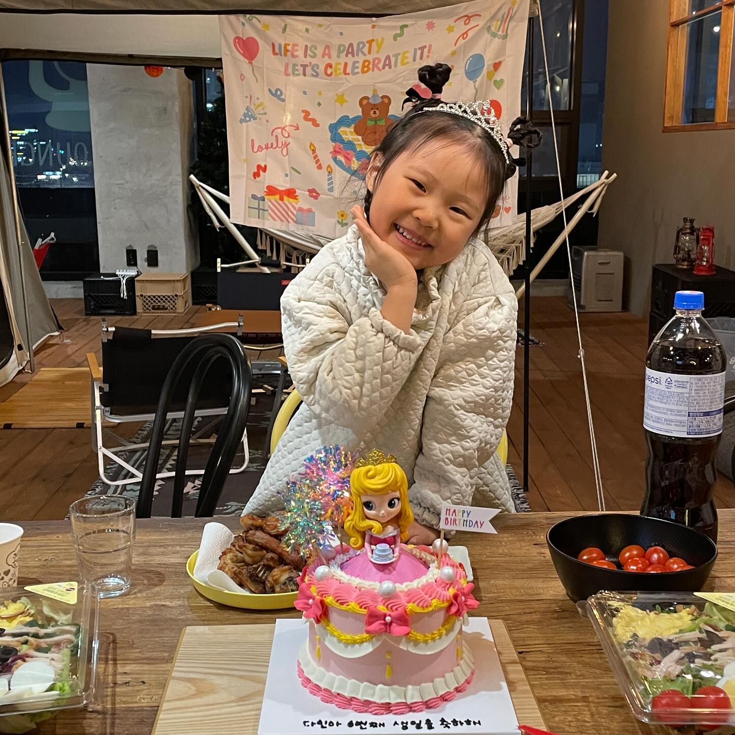 우리 좋았자나..분명히 이때까진 좋았자나..

뎡말 버라이어티한 생일이어따 #파티룸에서응급실까지
얘두라 xuncxae_ yeon_e______ 이거맞아?