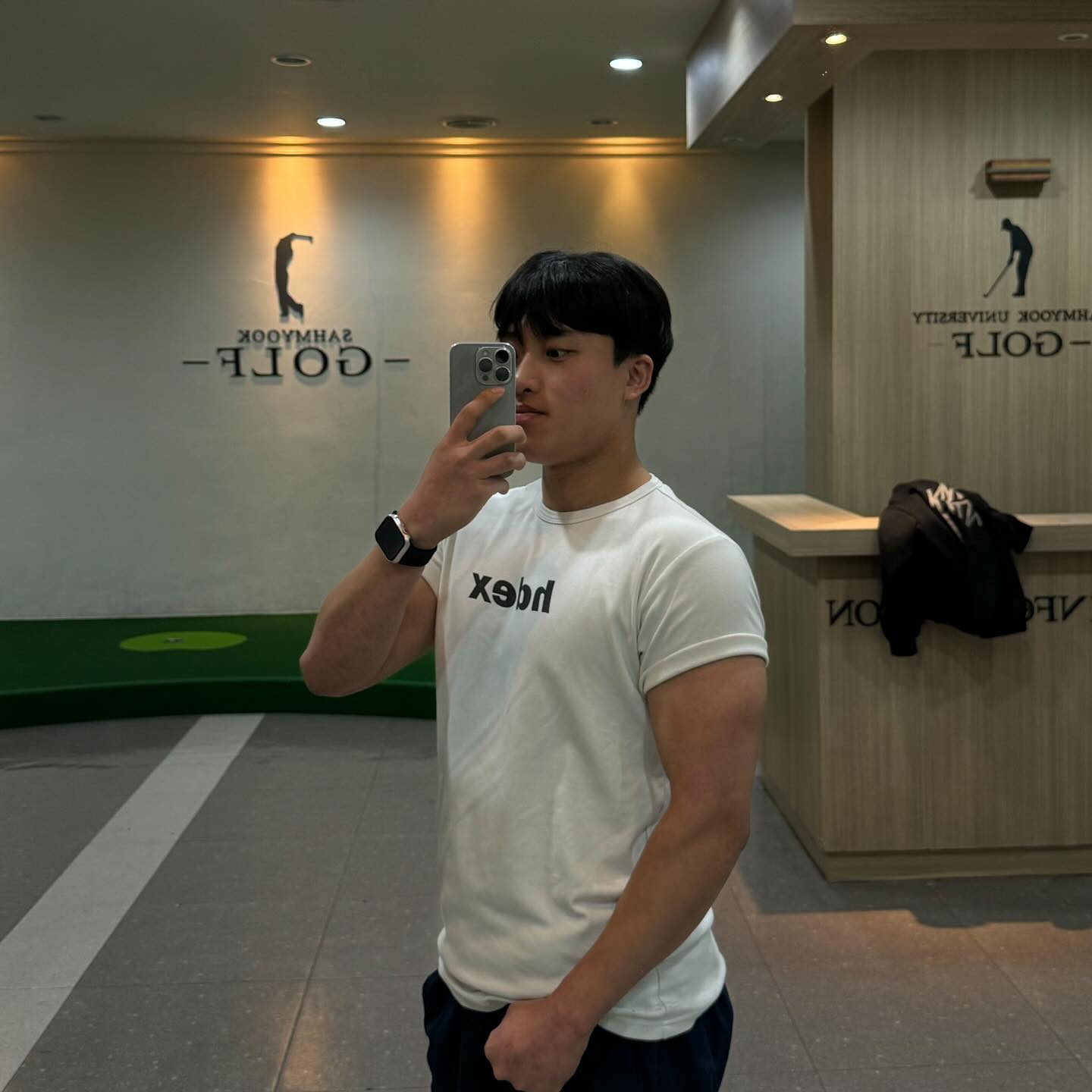 오늘 가슴 완료👍🏻😂

운동이랑 수업 끝나고 바로 알바...🥹😭 
역시 주5일 알바는 힘들어,,, 🤧

알바 끝나고 시간 가능하면 운동 한번 더 가려고요🎶🎶