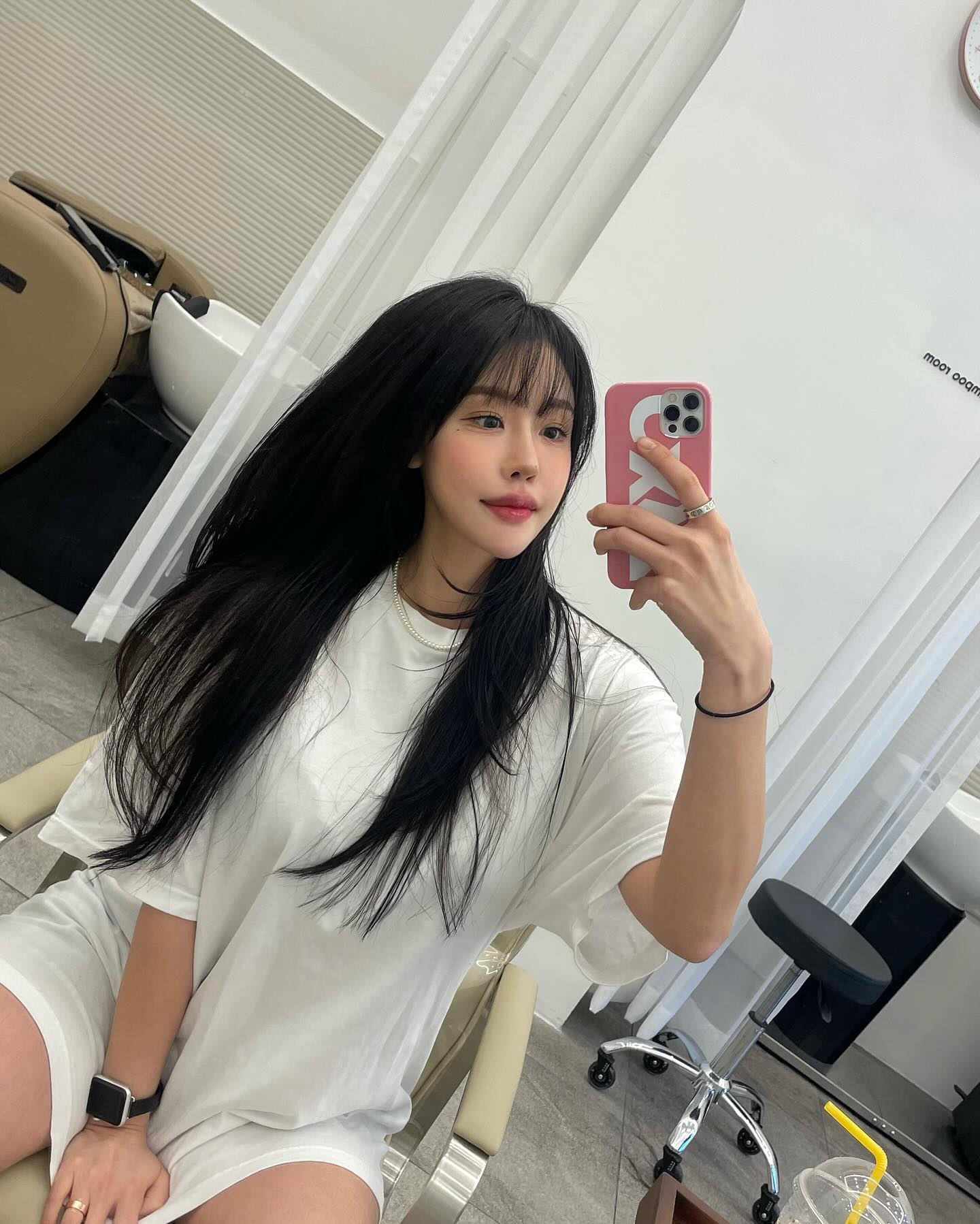 반년만에 우리 채영쌤한테 머리하러가서
혼나가지고 귀에서 아직도 피남 🙂‍↔️

강남 어느 샵보다 내 기준 머리 잘하는 사람은
우리 채영쌤뿐 🤍🤍🤍 너무 맘에듬 :) 
nnnnn_cy