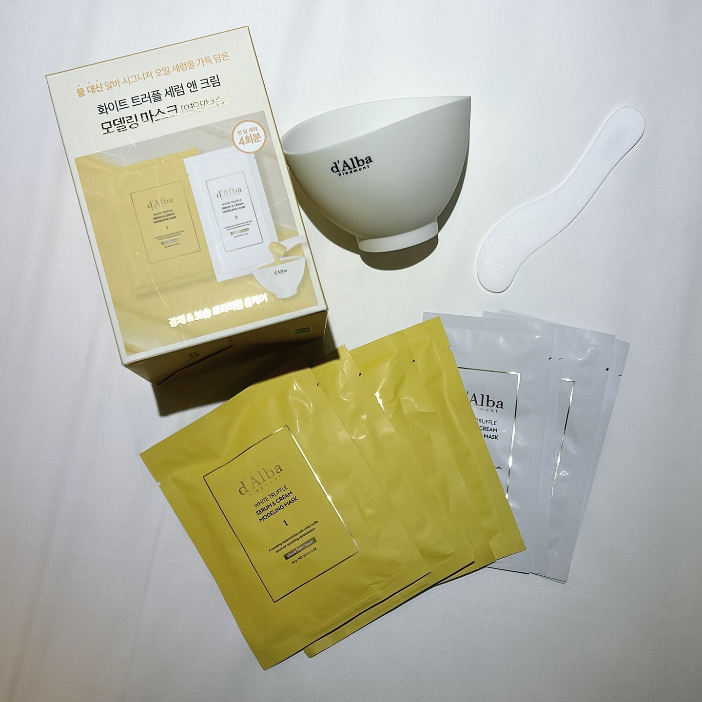 #협찬 여행갈때 필수품으로 챙겨가는 달바
dalba_piedmont

베트남 여행가서 요긴하게 쓰고 온 모델링팩부터
얼굴부터 바디까지 사용 가능한 옐로우 미스트까지
비행기에서도 간단하게 사용 가능한 미스트 🫶🏻

#광채미스트 #승무원미스트 #달바 #여행필수템
#달바올리브영 #올영추천템 #달바추천 #달바루틴케어세트