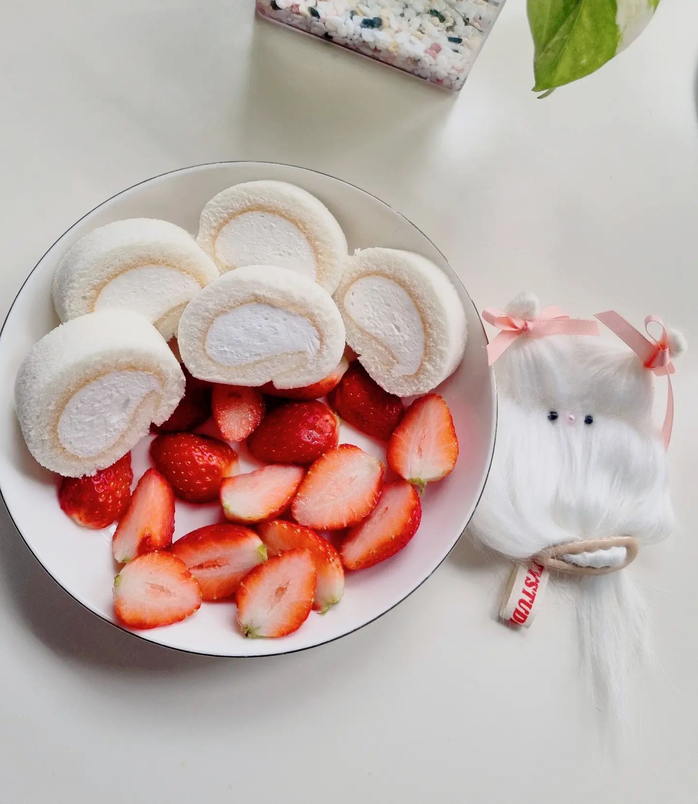 요즘 딸기먹는 하마 된 사람 나야나 🍓
새로 산 키링이랑 어울리는 간식
요즘 귀여운것들에 빠짐