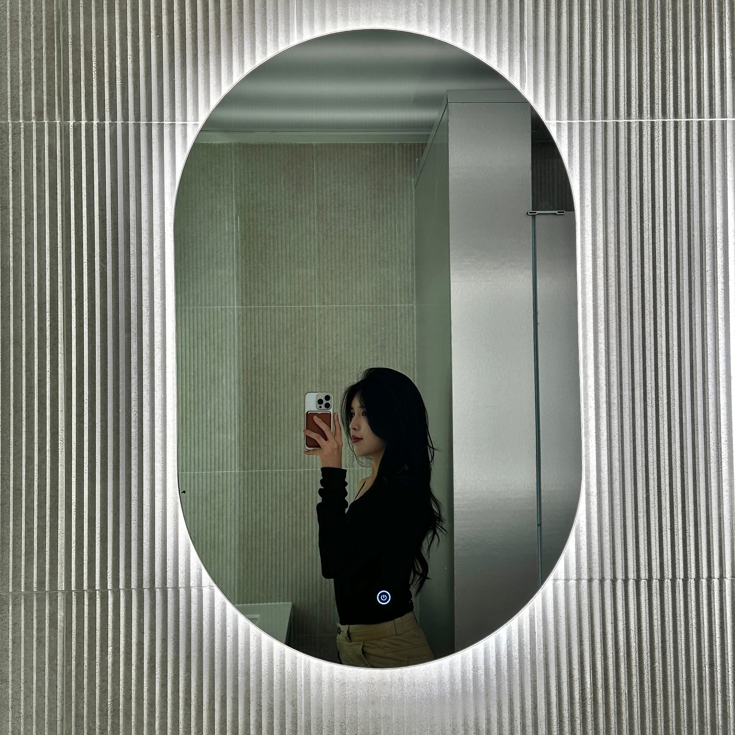 촬영 있어서 간만에 고데기 했더니 반응 죠쿠유😉✨
낮엔 카페 밤엔 펍으로 변하는 #울산 #신상카페 #신상펍 #카페비비라운지 💃🕺🪩
#삼산 #울산신상카페 #울산펍 #울산카페 #울산술집