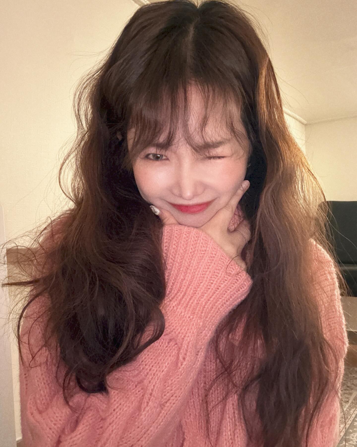 윙크공격 😜 
에슐리 이제 좀 들여보내주자 ,,,, ᕕ( ᐛ )ᕗ
